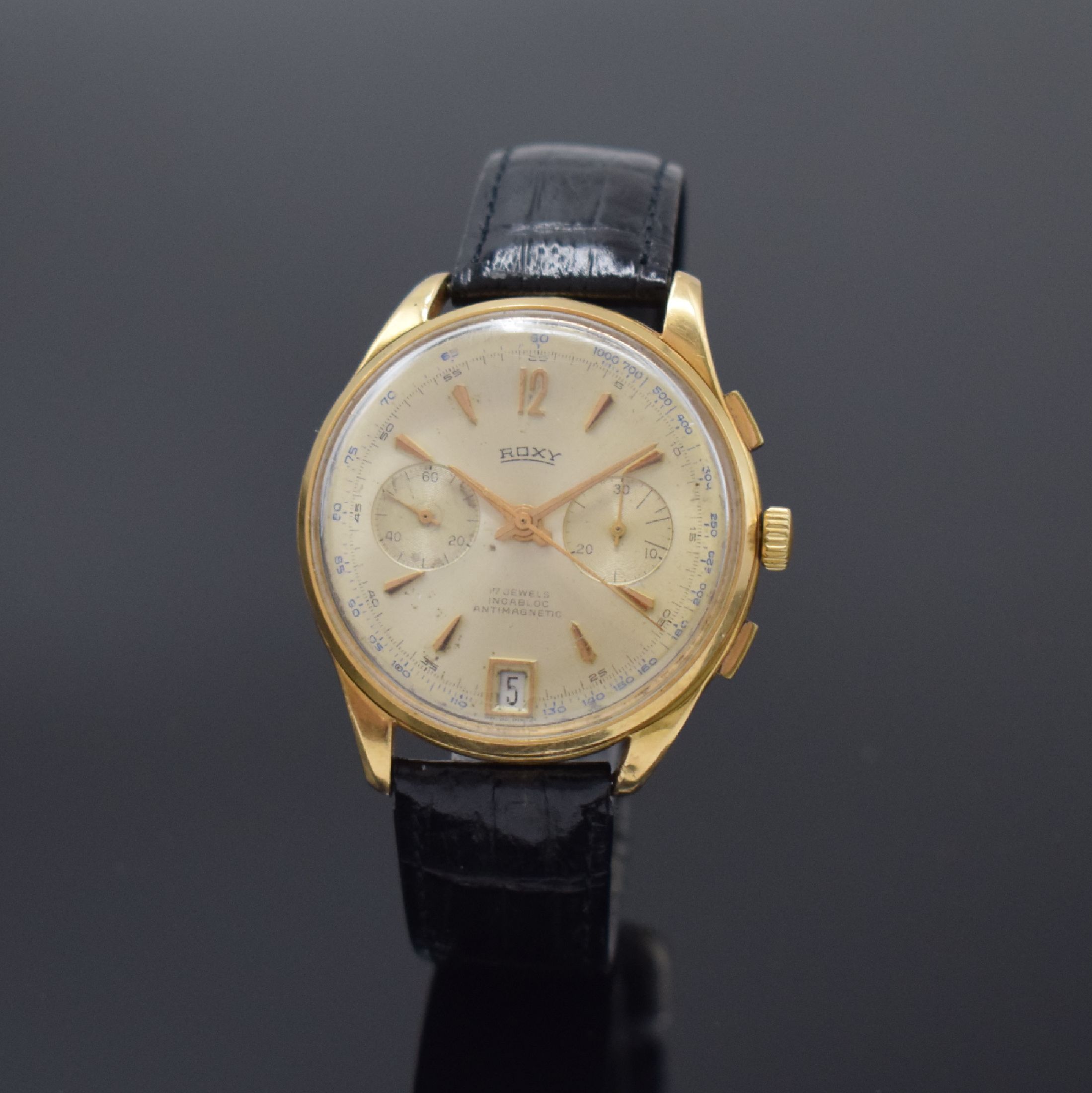ROXY Herrenchronograph in RG 750/000 mit Datum, Schweiz um 1960, Handaufzug, Boden u. Glasrand aufgedr., silb. Zifferbl. pat./fl., gold. Std.-Ind., ...