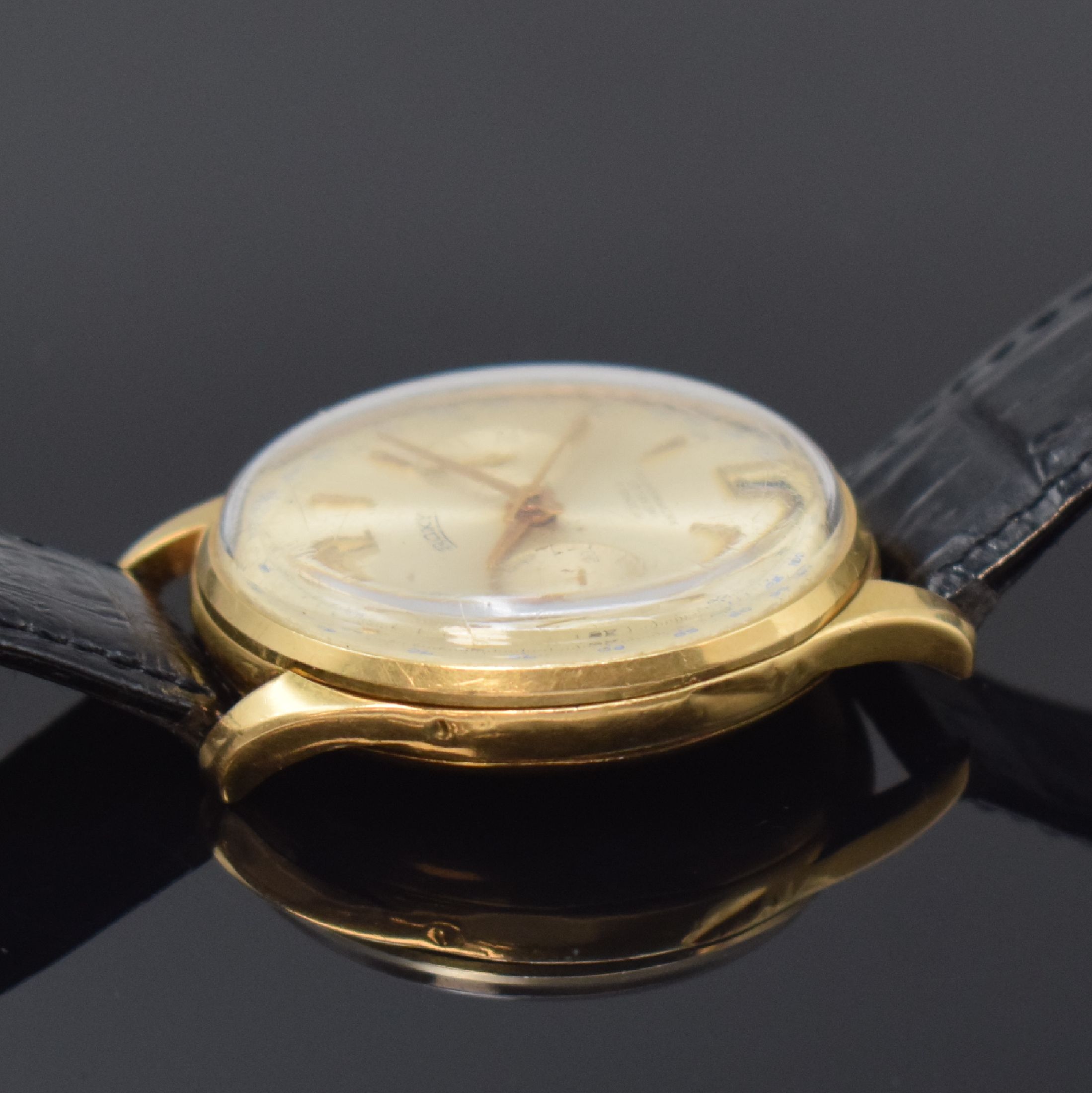 Detail d: ROXY Herrenchronograph in RG 750/000 mit Datum, Schweiz um 1960, Handaufzug, Boden u. Glasrand aufgedr., silb. Zifferbl. pat./fl., gold. Std.-Ind., ...