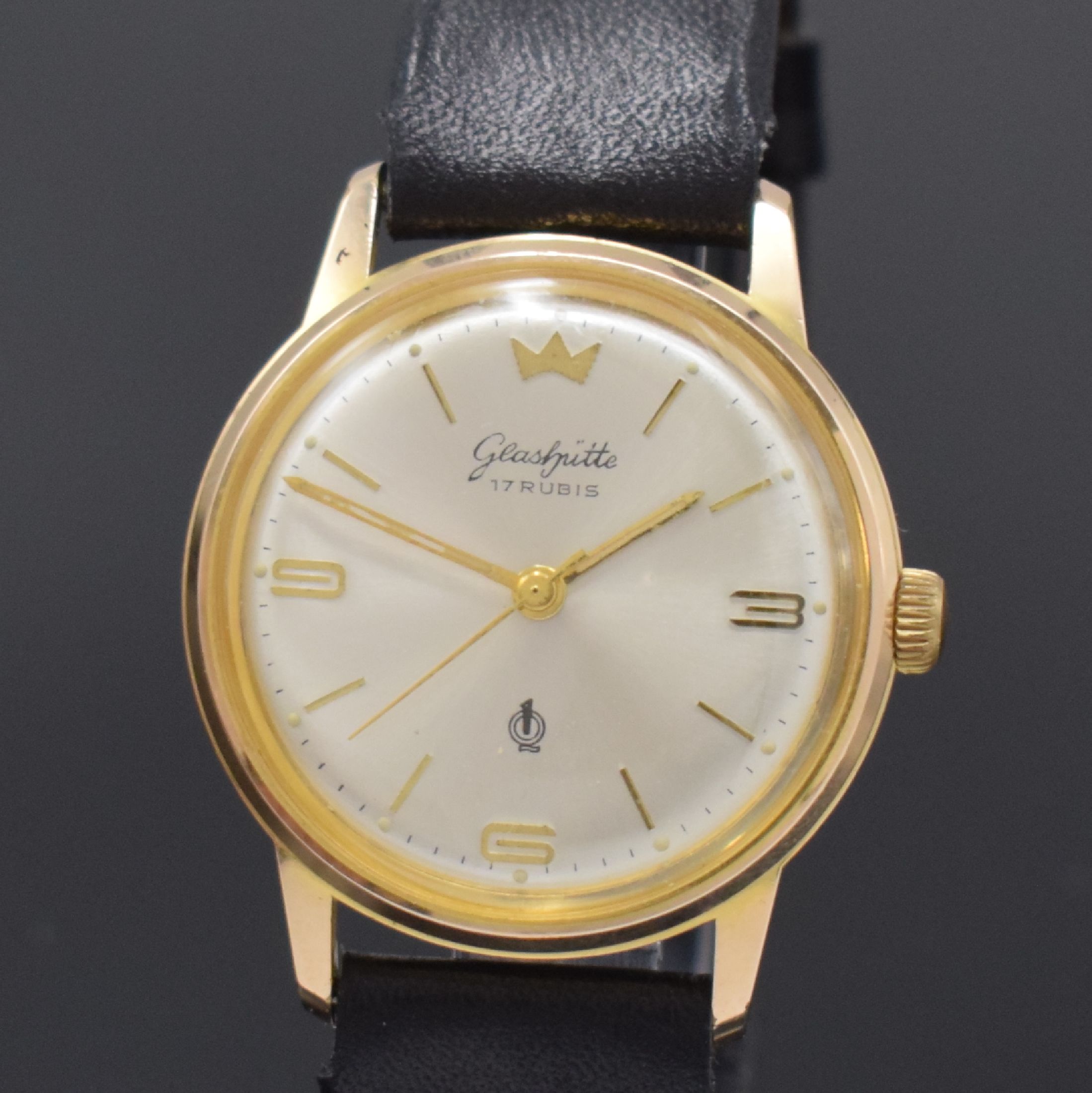 Detail a: GLASHÜTTE / GUB Q1 "Güteuhr" vergoldete Armbanduhr, DDR um 1965, Handaufzug, aufgedr. Stahlboden, silb. Zifferbl. m. gold. Std.-Indizes ...