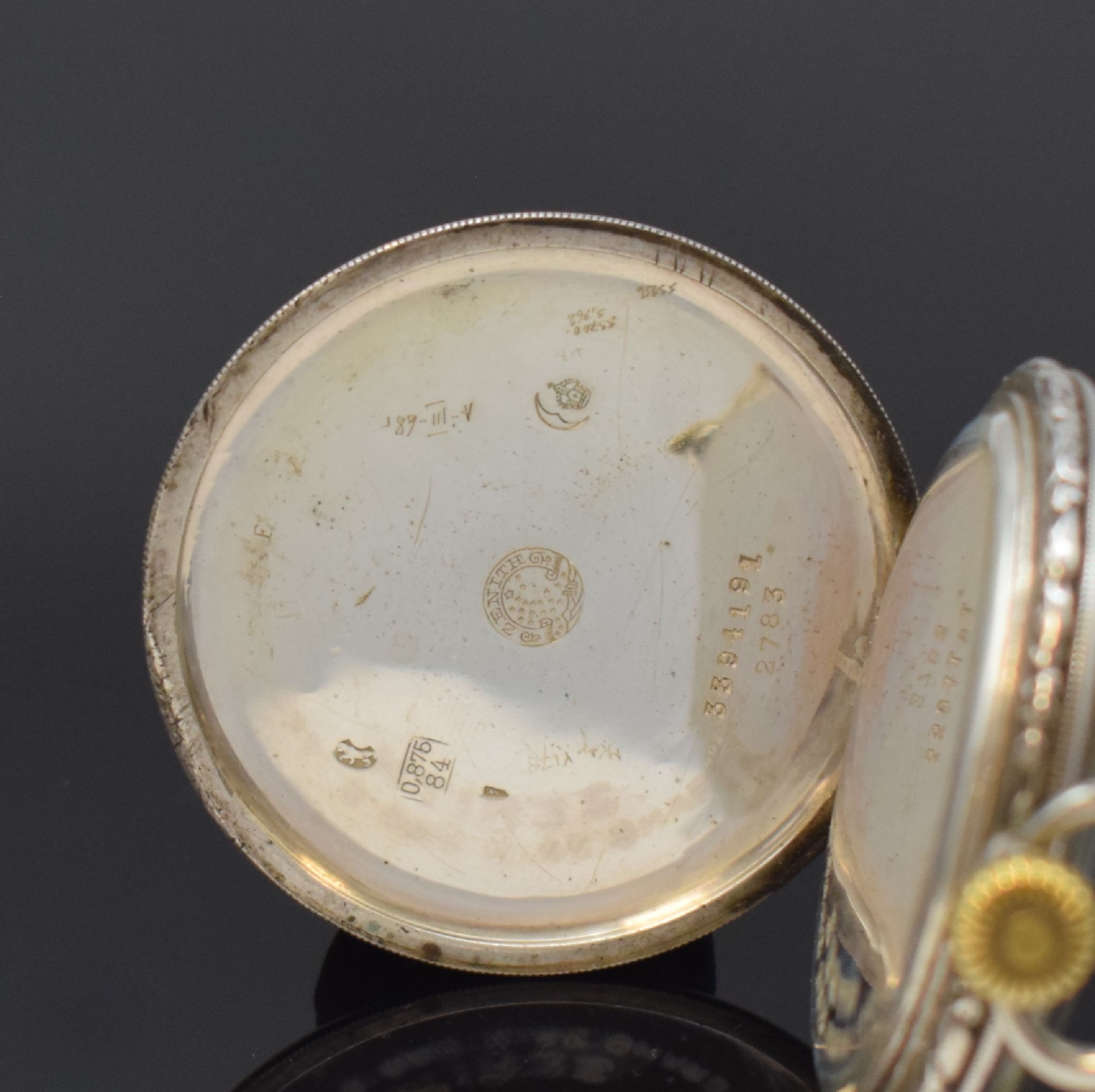 Detail b: ZENITH offene Taschenuhr in Silber, Schweiz um 1900, teils floral grav. Geh. dell., Rückdeckel m. Strahlendekor u. Monogramm, vers. Zifferbl. ...
