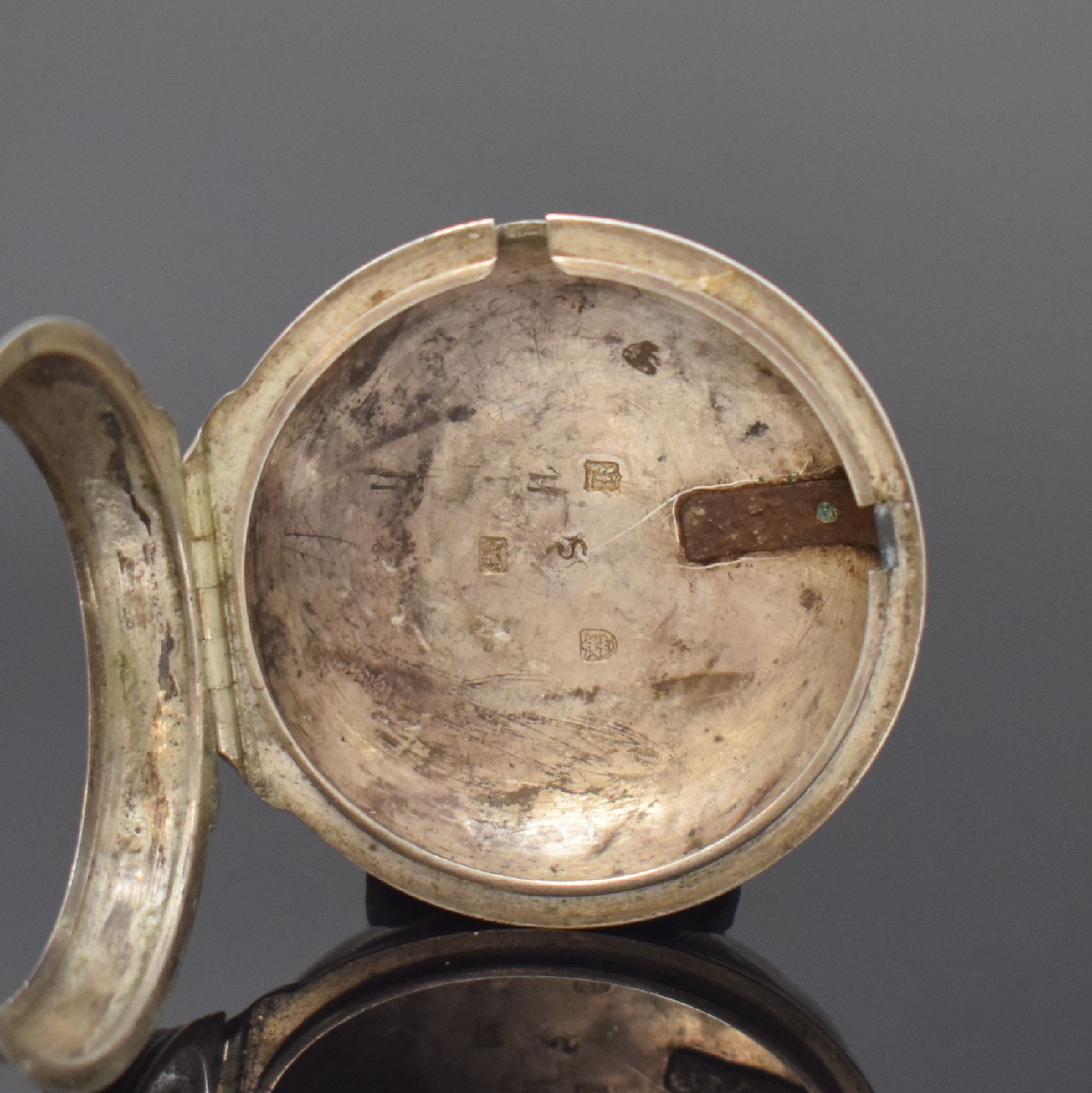 Detail b: CHARLESON London Spindeltaschenuhr in Silber, London Hallmark 1765, glattes Geh. u. Übergeh. dell., Drücker zu ers., großes Außenscharnier, ...