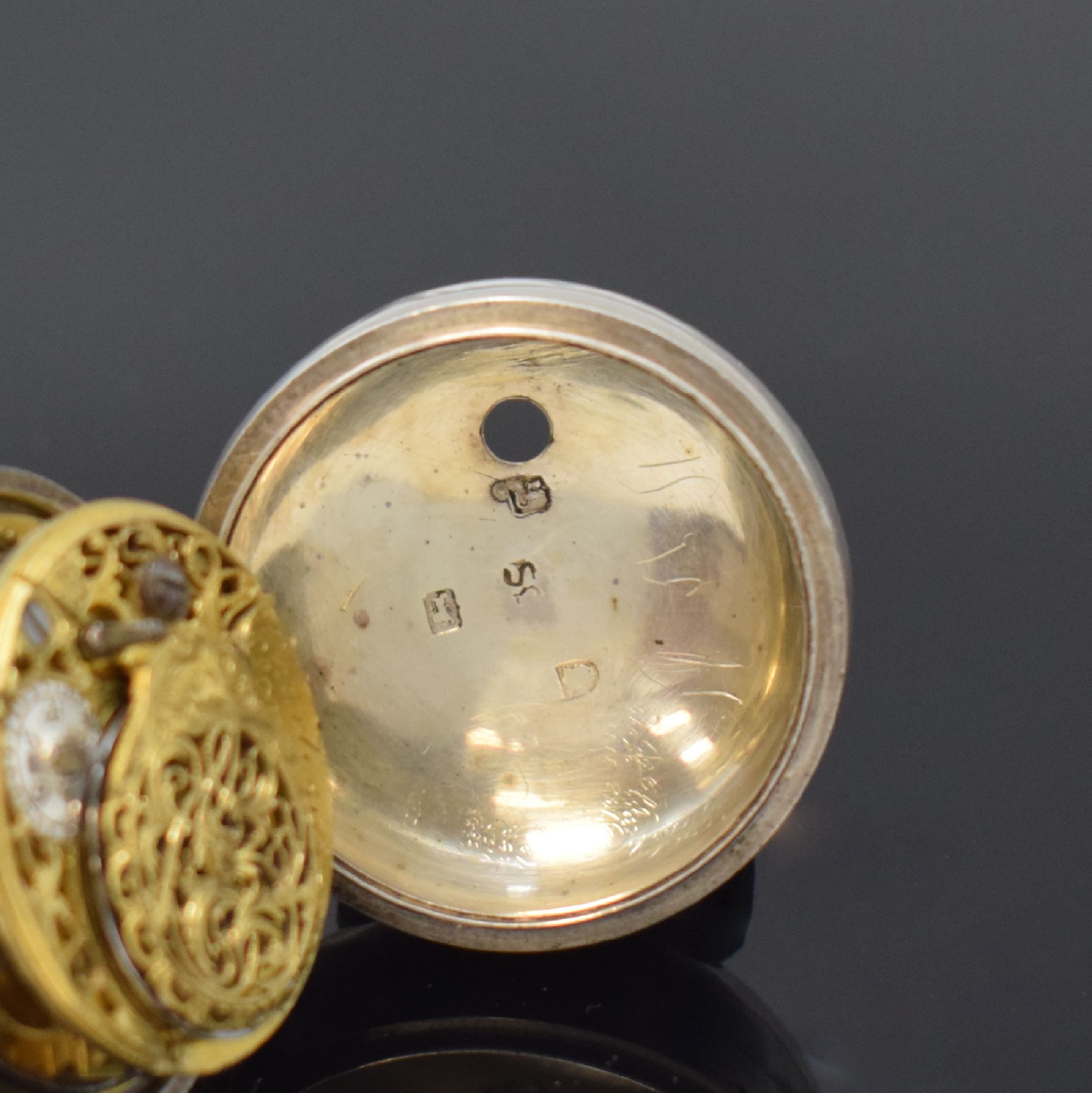 Detail f: CHARLESON London Spindeltaschenuhr in Silber, London Hallmark 1765, glattes Geh. u. Übergeh. dell., Drücker zu ers., großes Außenscharnier, ...