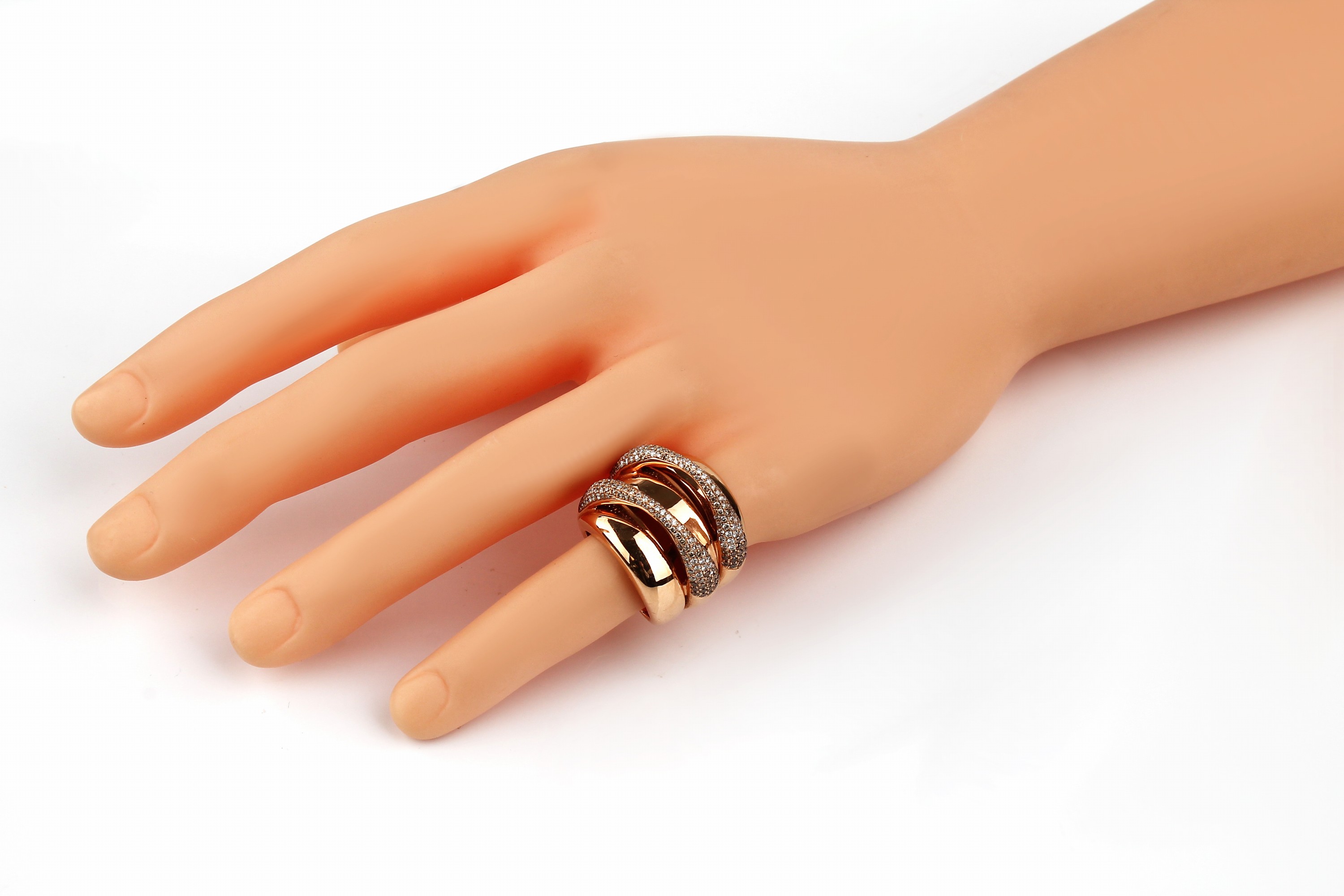 Detail a: 18 kt Gold Brillant-Ring, RG 750/000, 142 Brillanten zus. ca. 1.79 ct Braun/si bzw. Weiß/si, ca. 21.6 g, RW 54