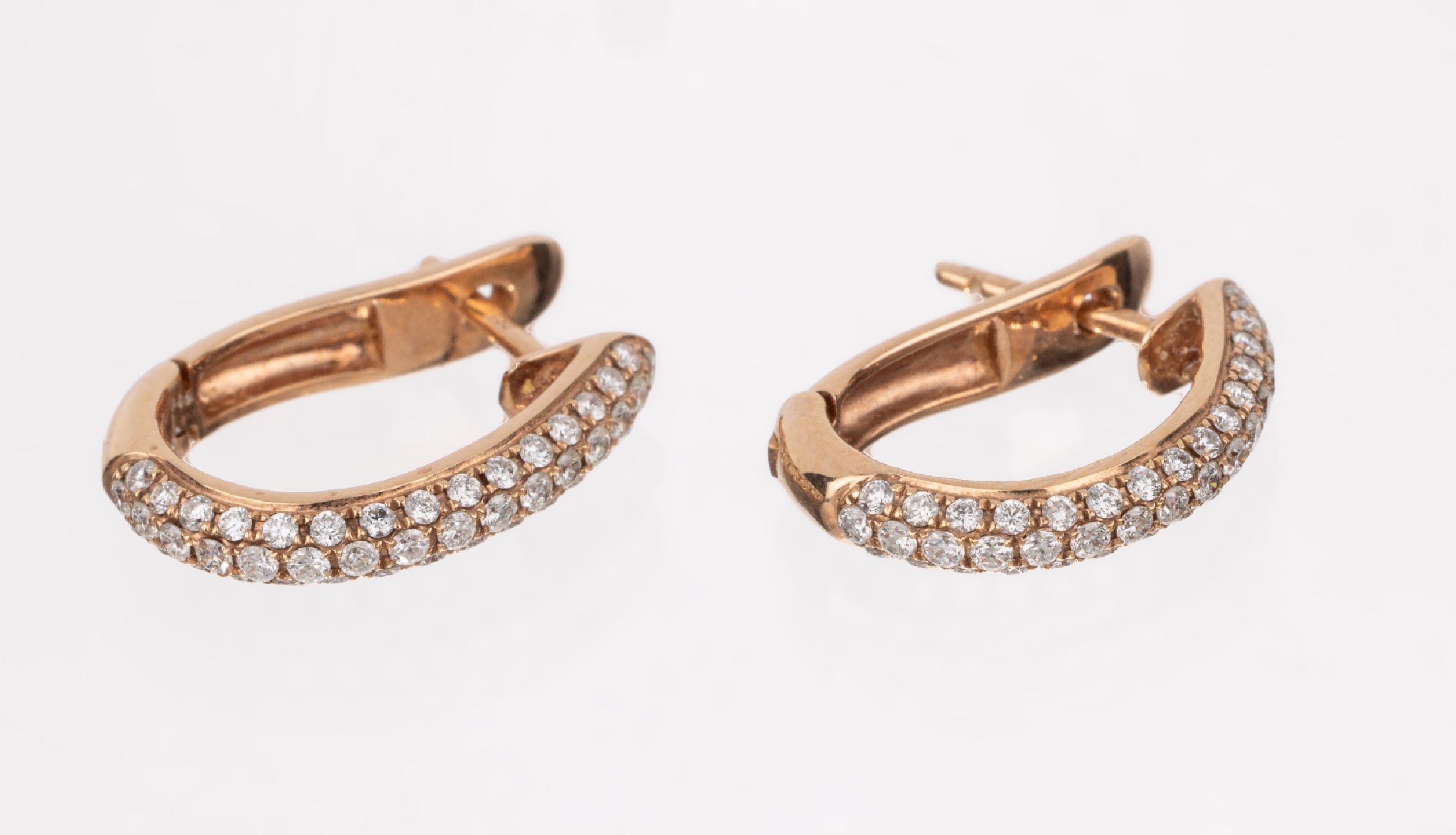 Paar 18 kt Gold Brillant-Ohrstecker, RoseG 750/000, 92 Brillanten zus. ca. 0.50 ct Weiß/si-p, ca. 4.3 g, L. ca. 2.8 cm