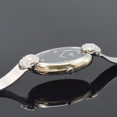 26733614d - CHOPARD ladies wristwatch in white gold 18k with diamonds, manual winding, case with gold bracelet 18k, lugs set with diamonds, case back screwed-down 4-times, onyx-dial with 4 diamond-indices, silvered hands, diameter approx. 21,5 mm, length approx. 18,5 cm, Chopard box enclosed, bracelet with solved rhodination, condition 2