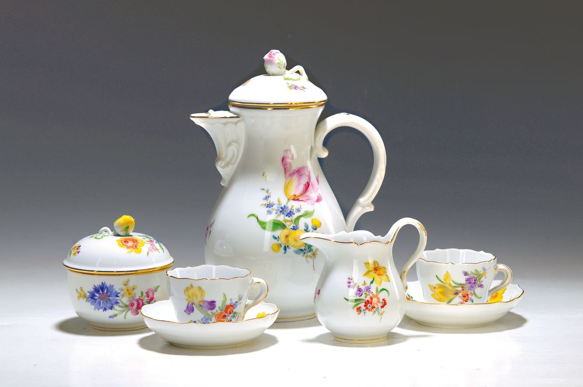 Mokka- bzw. Espressoservice für 6 Personen, Meissen, 20. Jh., 2. Wahl, bunt bemalt im Dekor Blume 2, Goldränder, Kanne, Zuckerdose, Milchkännchen, ...