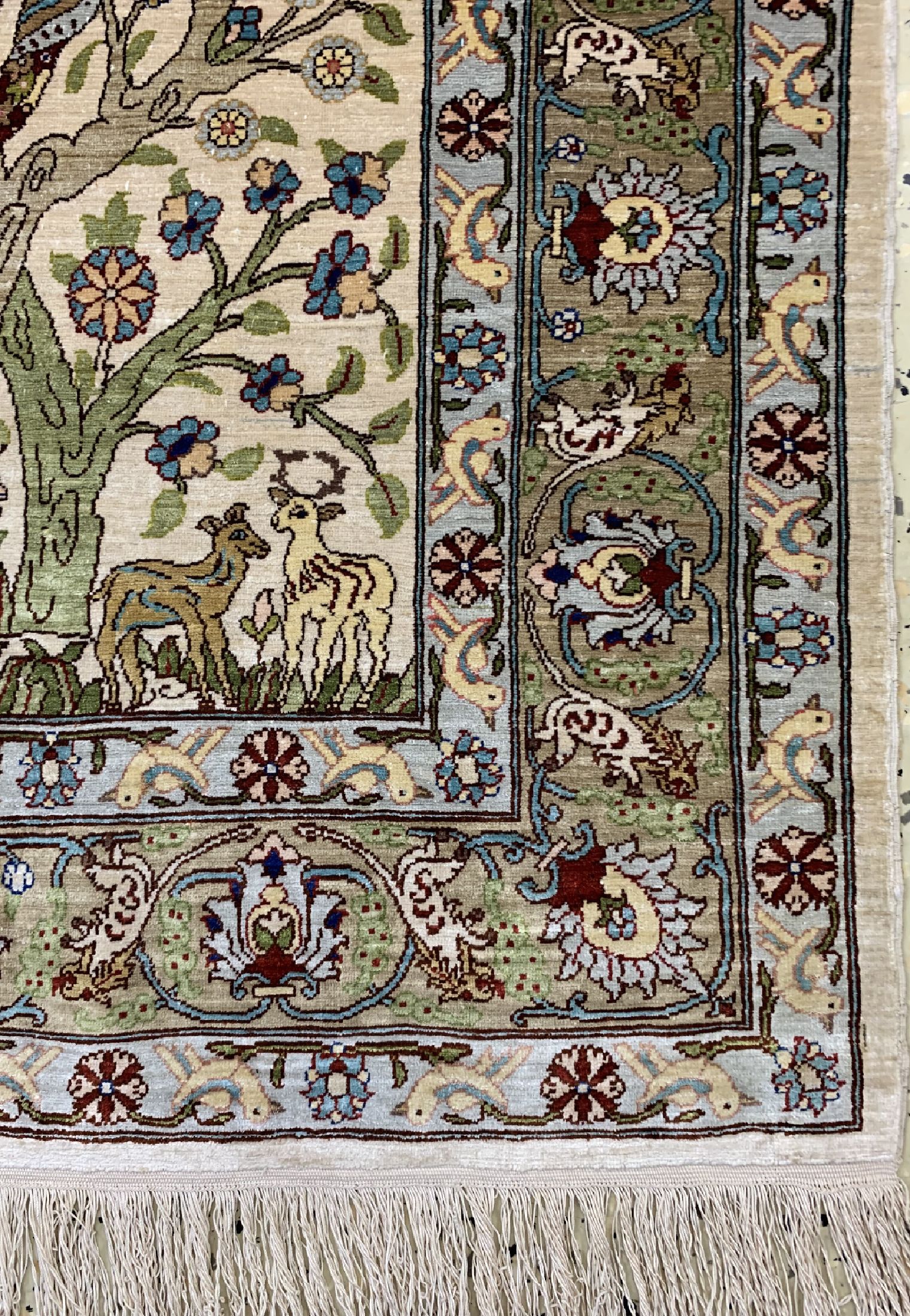 Detail a: Hereke Seide fein signiert, Türkei, um 1960, reine Naturseide, ca. 105 x 74 cm, EHZ: 1-2