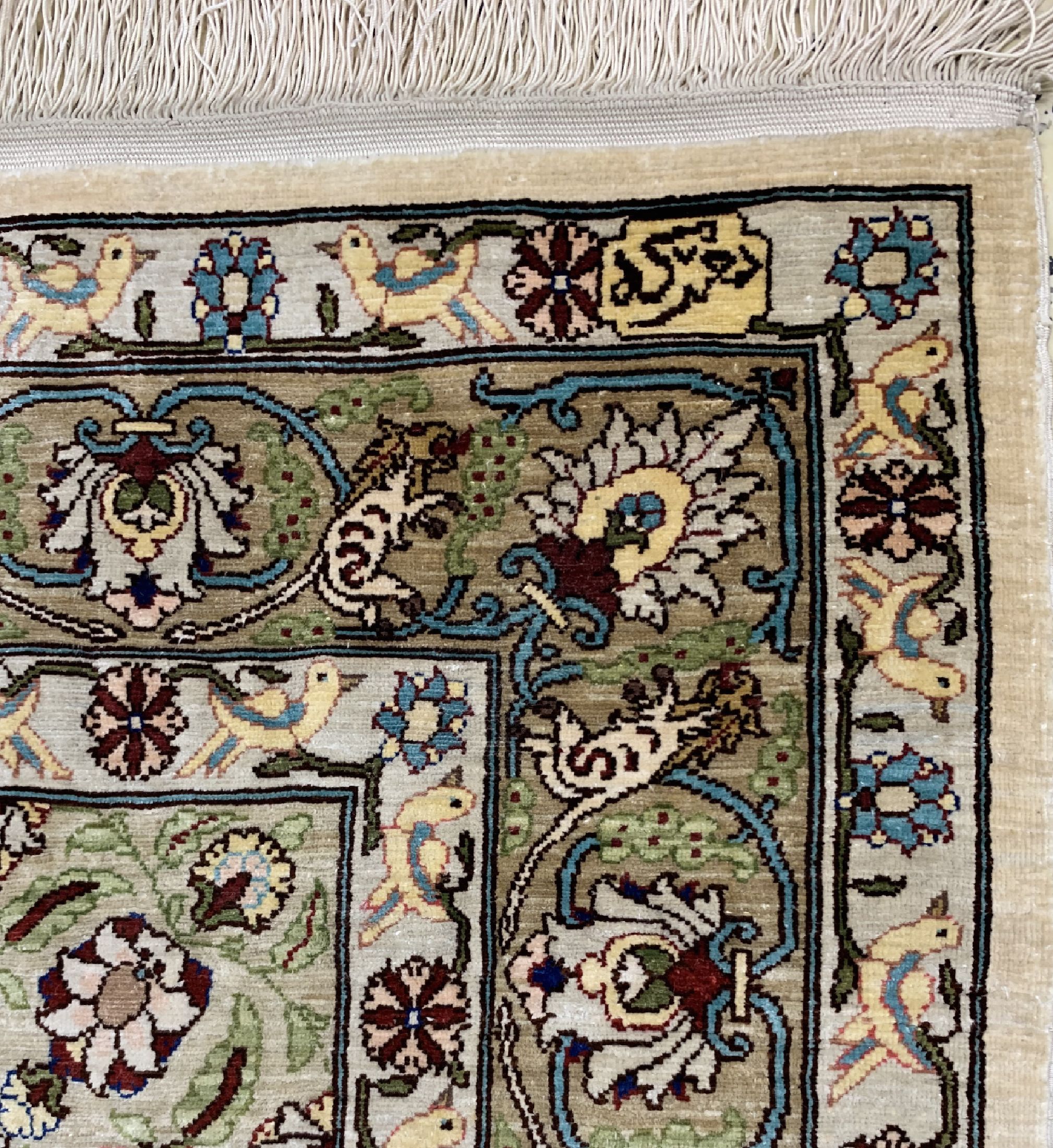 Detail d: Hereke Seide fein signiert, Türkei, um 1960, reine Naturseide, ca. 105 x 74 cm, EHZ: 1-2