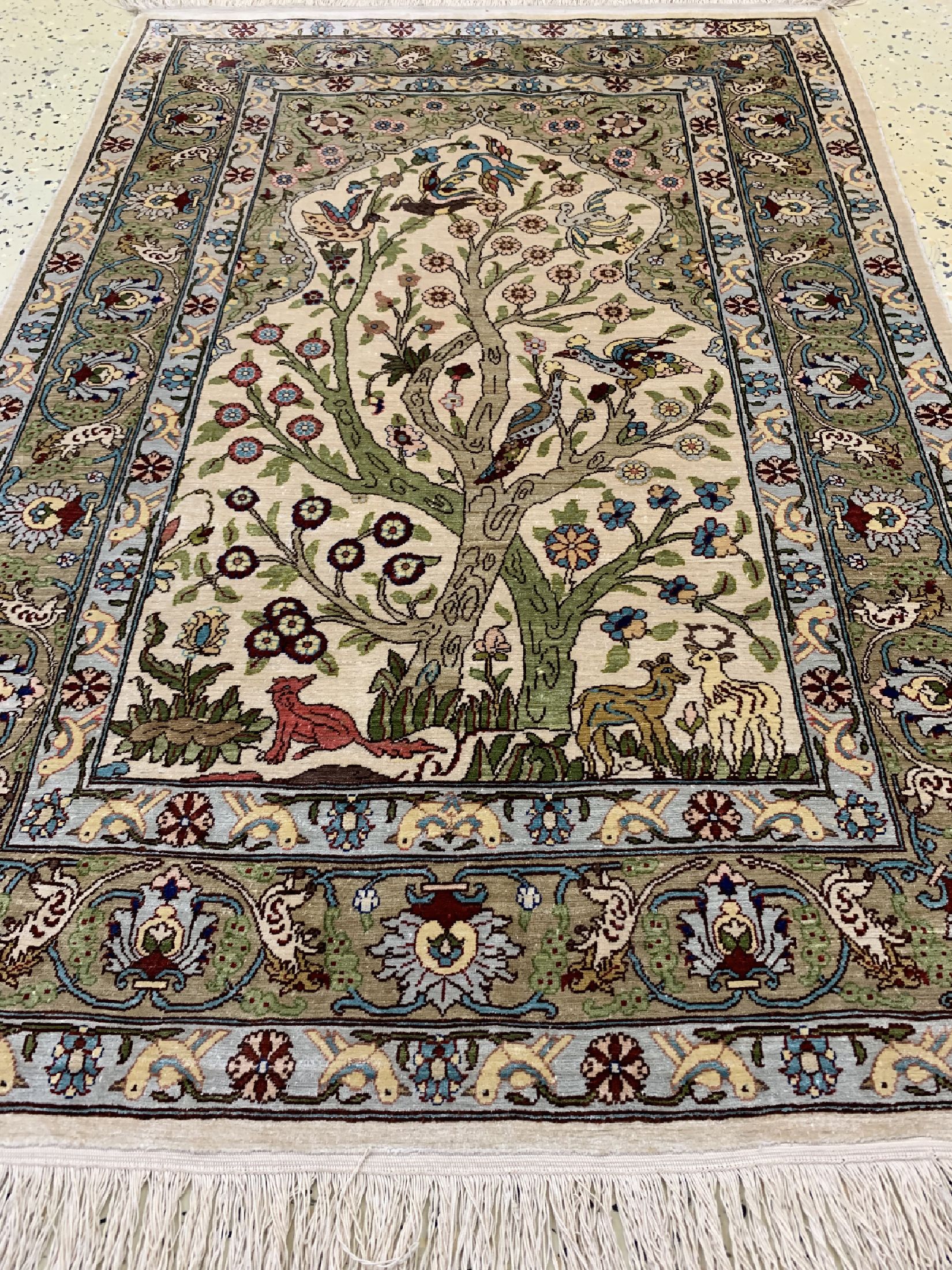 Detail e: Hereke Seide fein signiert, Türkei, um 1960, reine Naturseide, ca. 105 x 74 cm, EHZ: 1-2