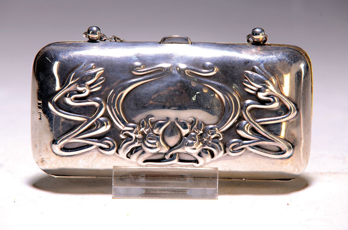 Detail a: 4 Teile Jugendstil, Silber/Metall, um 1900, 3 Teile WMF versilbert:, zwei Vorlegeteile undein Schälchen, eine silberne Geldbörse mit Leder innen; ...