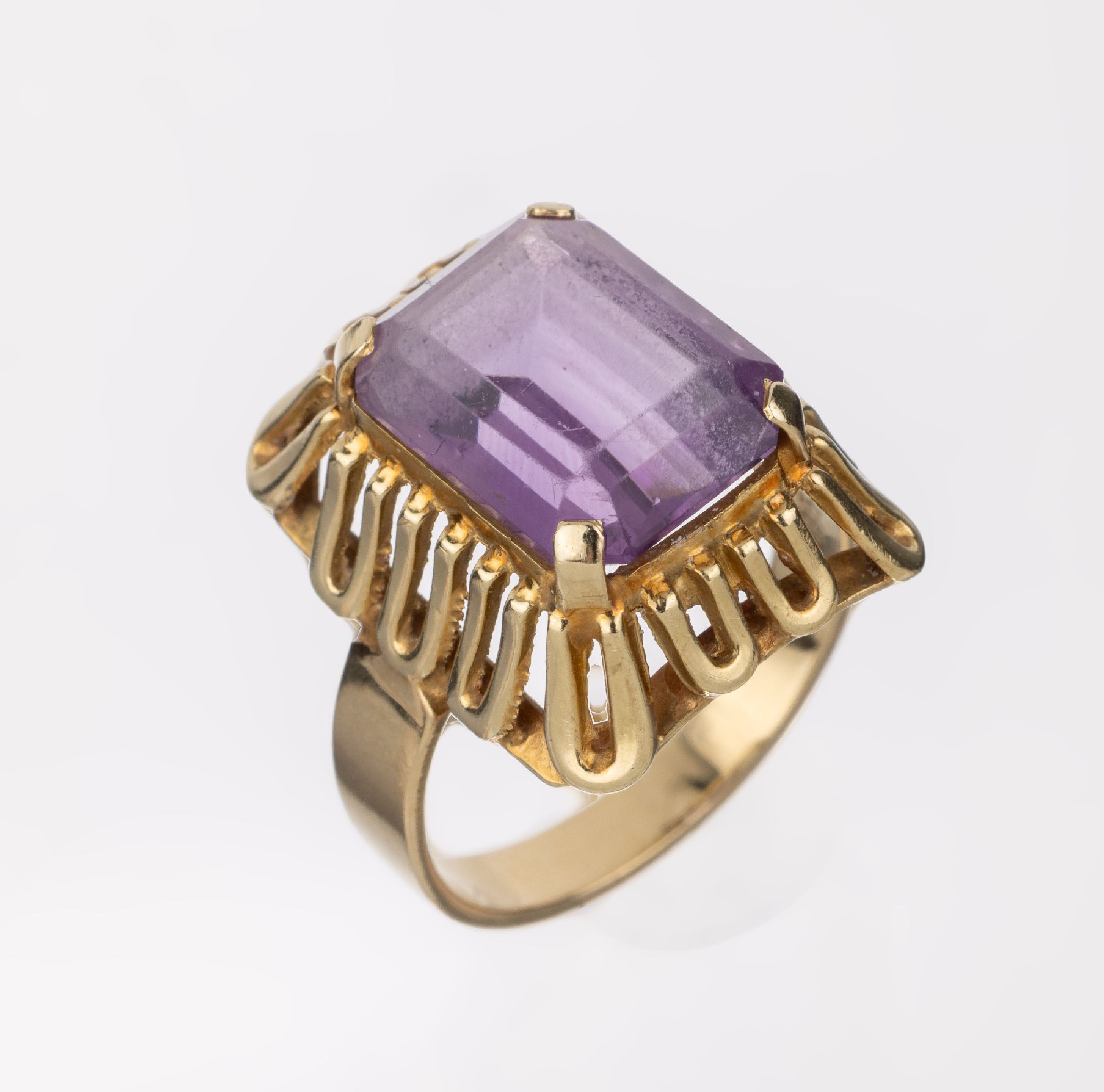 14 kt Gold Amethyst-Ring, GG 585/000, 1950er Jahre, Amethyst im Treppenschliff, RW 52, ca. 4.5 g