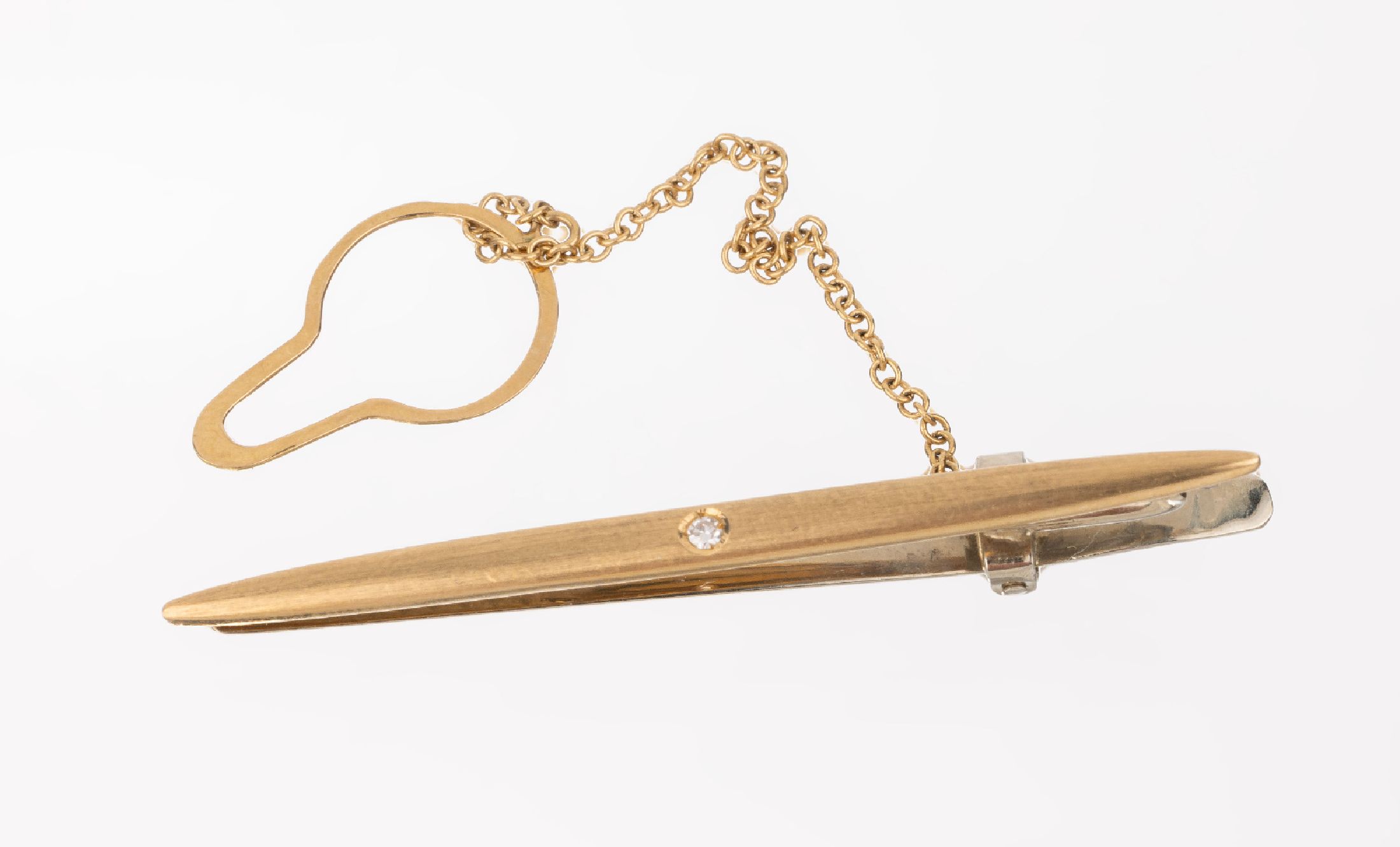 18 kt Gold Diamant-Krawattennadel, GG/WG 750/000, GG mattiert, 1 kl. 8/8-Diamant, ca. 5.8 g