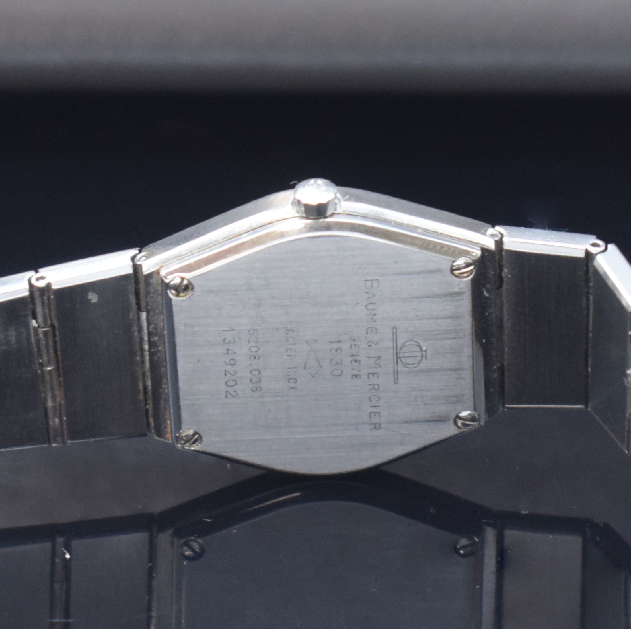 Detail d: BAUME & MERCIER Damenarmbanduhr Referenz 5208.038 in Stahl/Gold, Schweiz lt. orig. Papier verk. 1987, quartz, 4-fach verschr. Geh. m. integr. Band, ...