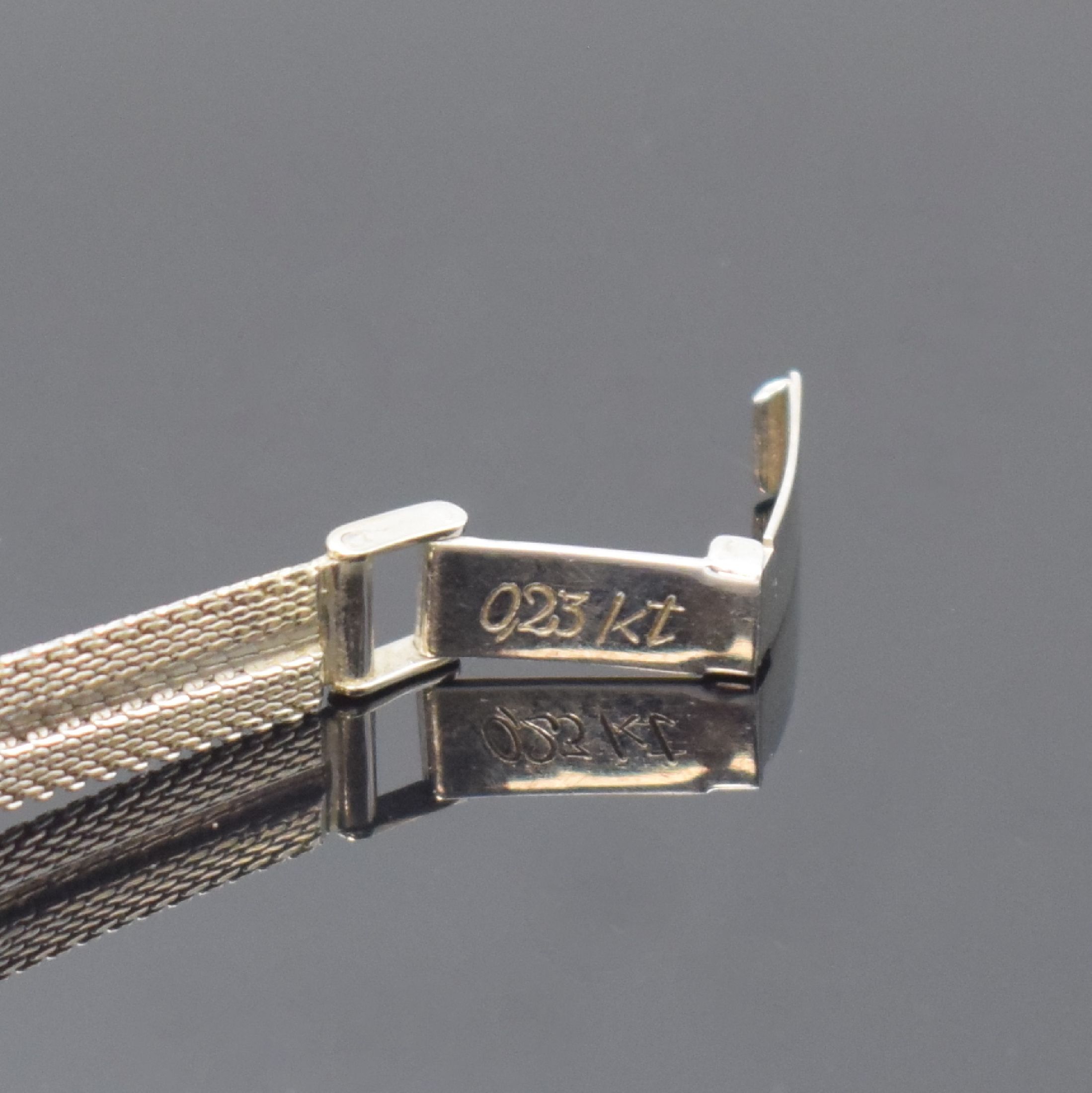 Detail b: AWill diamantbesetzte Damenarmbanduhr in WG 750/000, Schweiz / Frankreich um 1965, Handaufzug, 2-tlg. Geh., Boden aufgedr., silb. Zifferbl. pat., ...