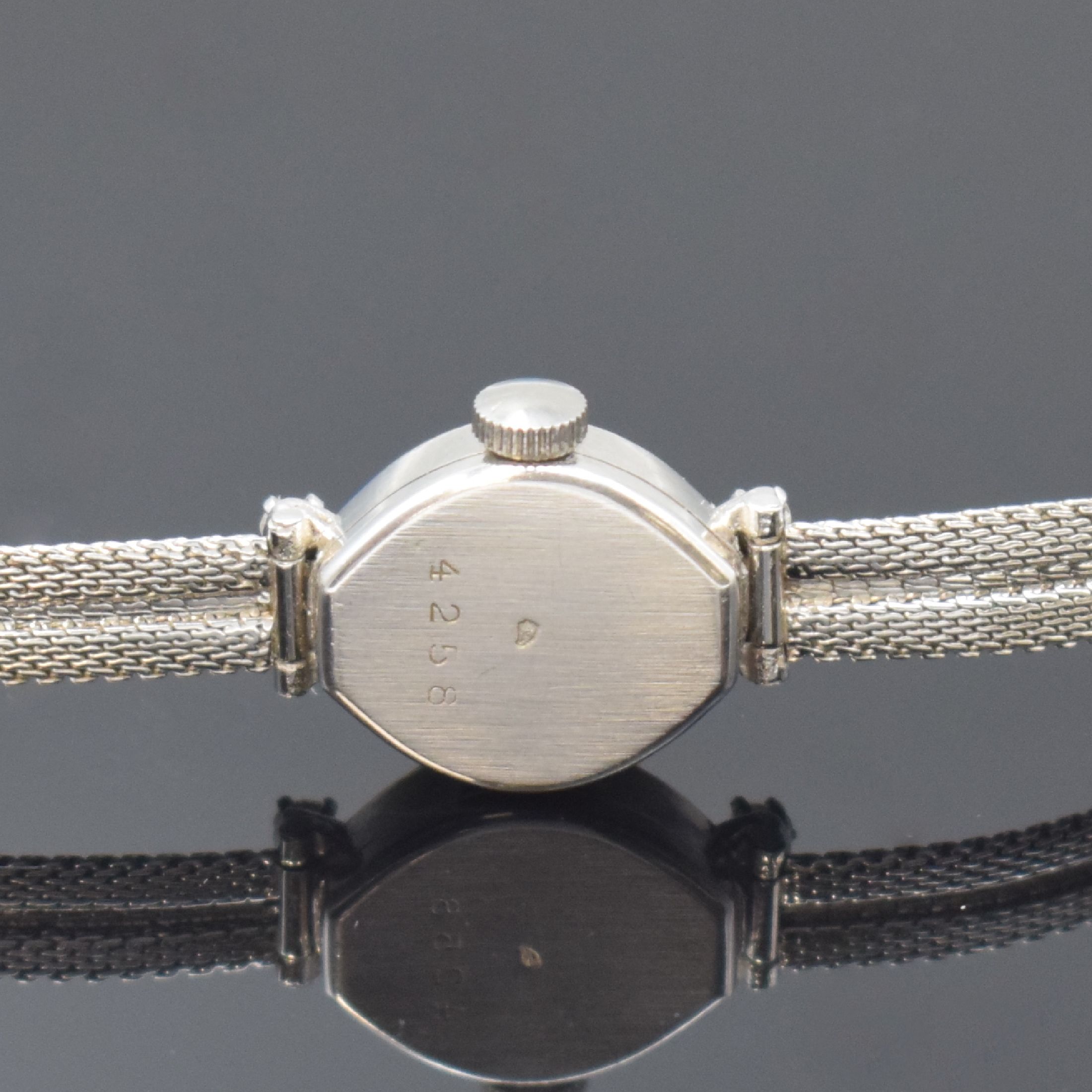 Detail d: AWill diamantbesetzte Damenarmbanduhr in WG 750/000, Schweiz / Frankreich um 1965, Handaufzug, 2-tlg. Geh., Boden aufgedr., silb. Zifferbl. pat., ...