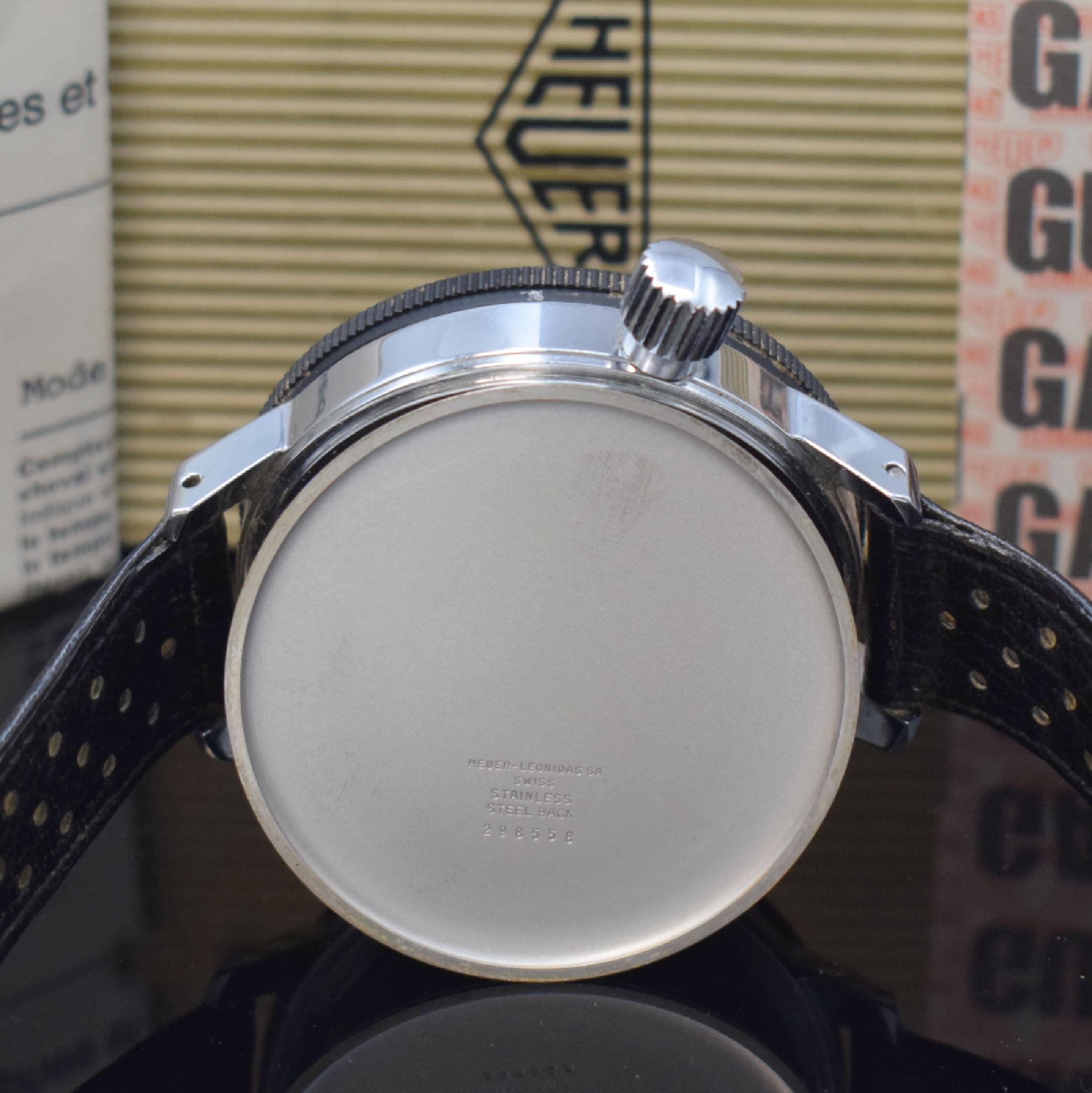 Detail f: HEUER Military sehr seltene Armband-Stoppuhr als Full-Set, Schweiz um 1969, Handaufzug, verchromtes Geh., Stahlboden aufgedr., orig. Lederband, vers. ...