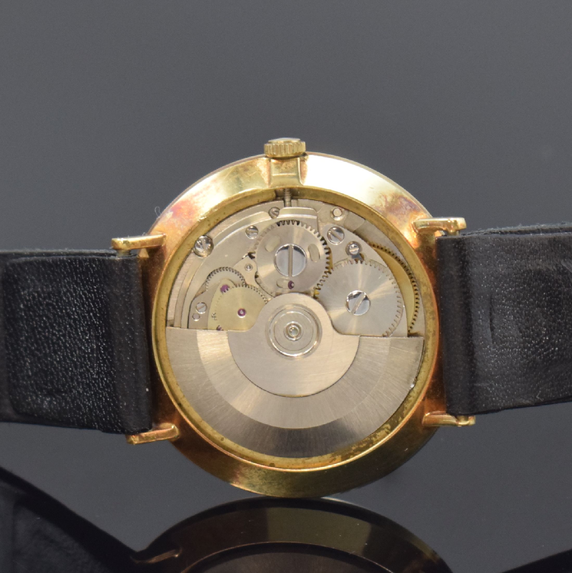Detail d: PROVITA Herrenarmbanduhr in GG 585/000, Schweiz 1960er Jahre, Automatik, Boden aufgedr., silb. Zifferbl. m. gold. Std.-Ind., gold. Zeiger, Datum b. ...