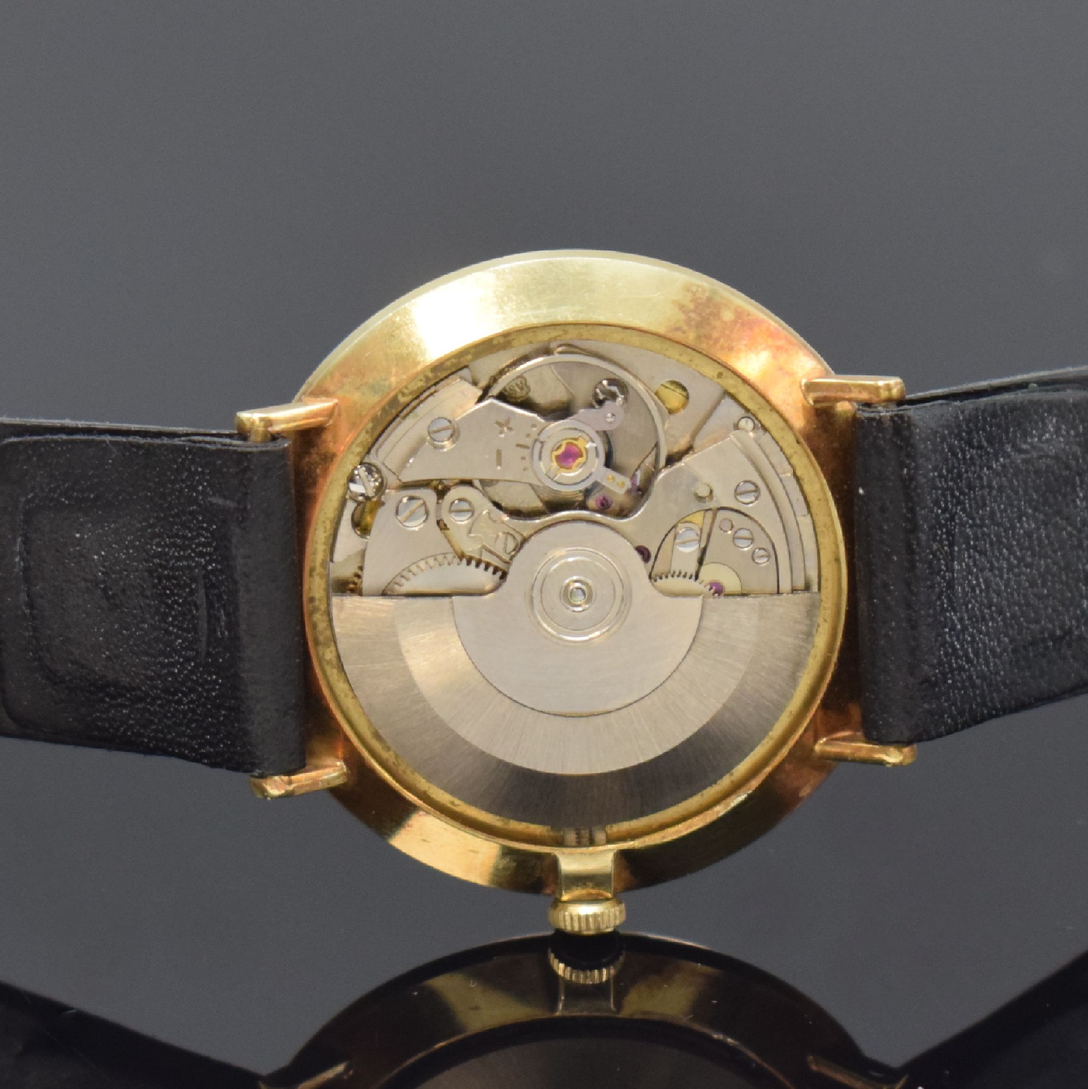 Detail e: PROVITA Herrenarmbanduhr in GG 585/000, Schweiz 1960er Jahre, Automatik, Boden aufgedr., silb. Zifferbl. m. gold. Std.-Ind., gold. Zeiger, Datum b. ...