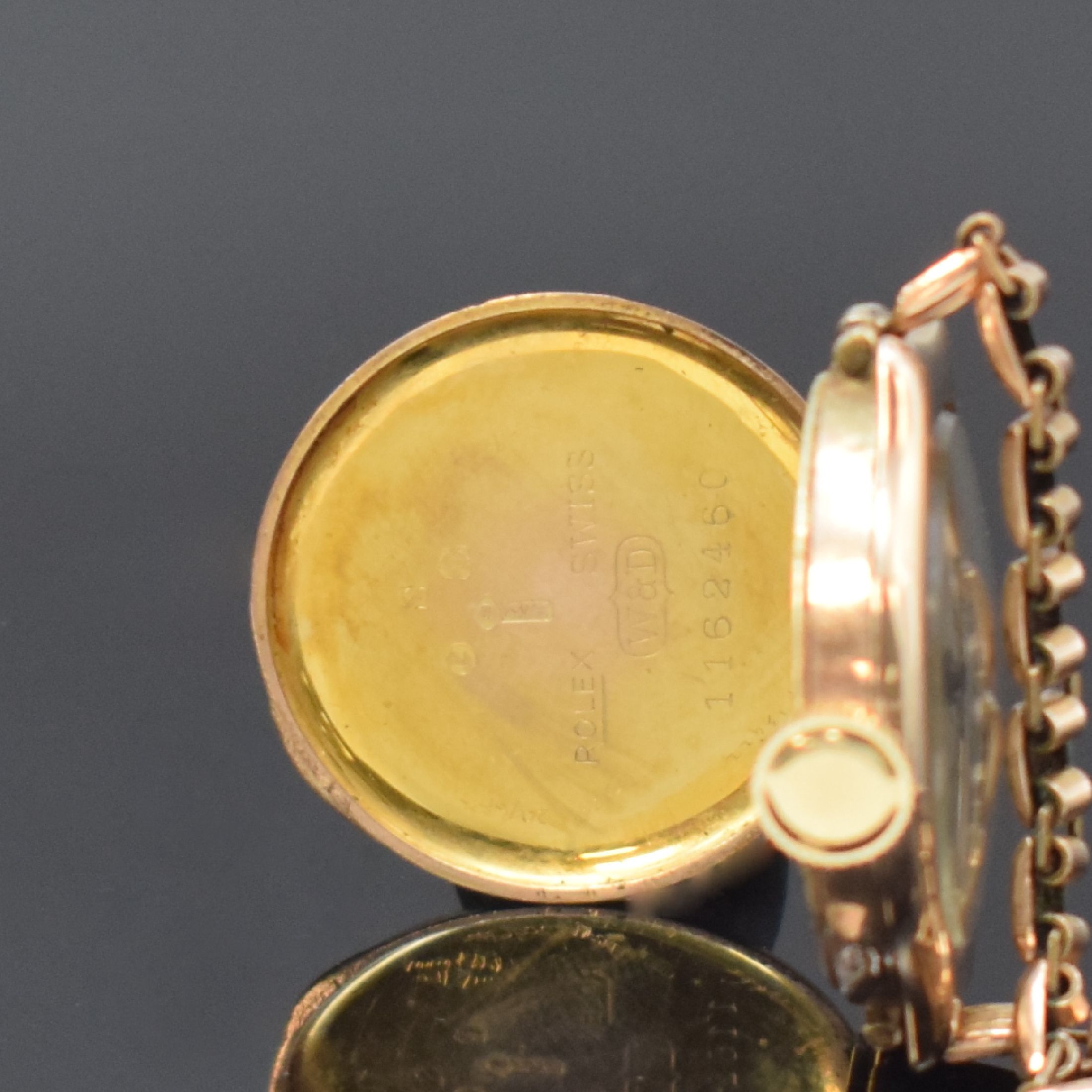 Detail d: ROLEX frühe Armbanduhr in RG 375/000, Schweiz für den englischen Markt um 1915, Handaufzug, sign. Geh. dell., verg. Band, Scharnierboden innen ...