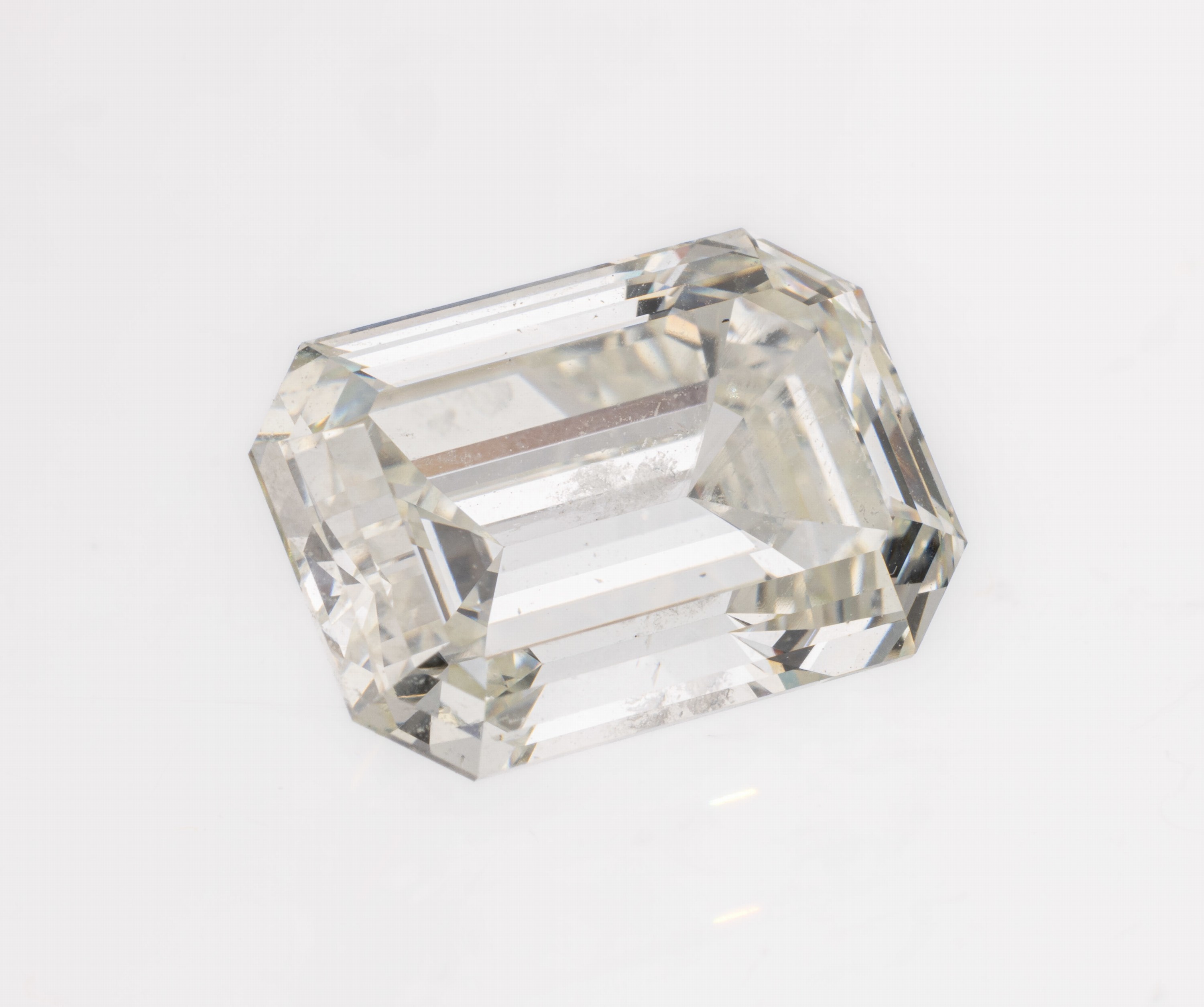 Loser Diamant, 9.43 ct get.Weiß(K)/vs2, 14.01 x 9.79 x 7.28 mm, Politur sehr gut, Symmetrie sehr gut, Fluoreszenz keine, mit GIAExpertise