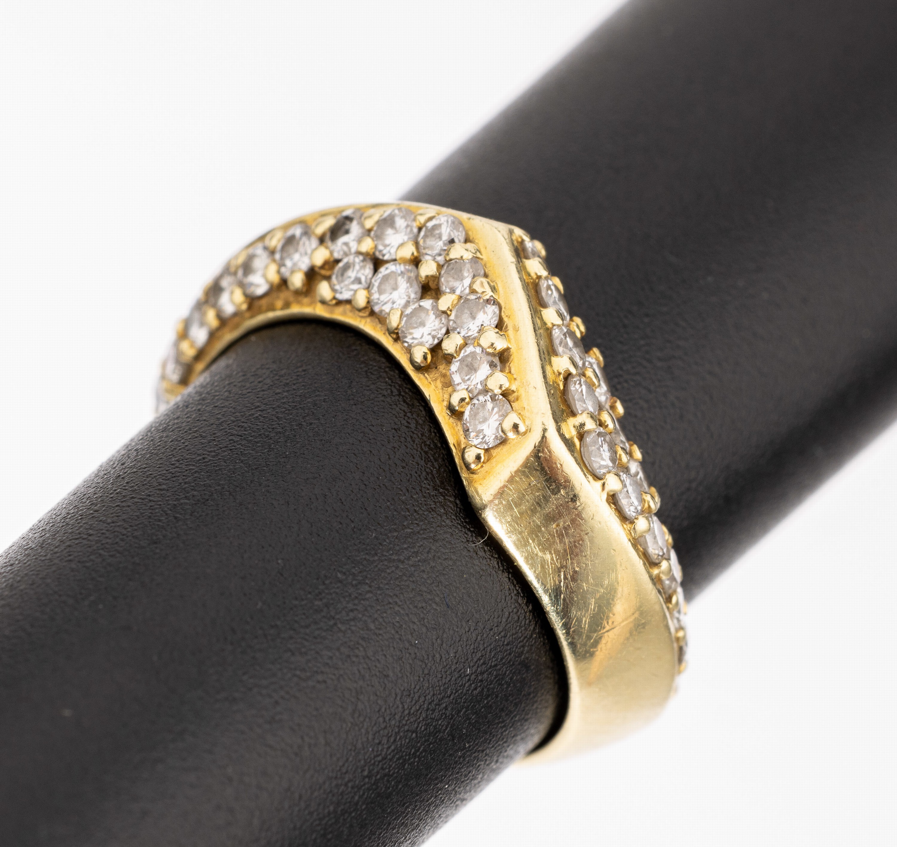 14 kt Gold Brillant-Ring, GG 585/000, 32 Brillanten zus. ca. 0.50 ct Weiß/si, RW 54, ca. 5.3 g