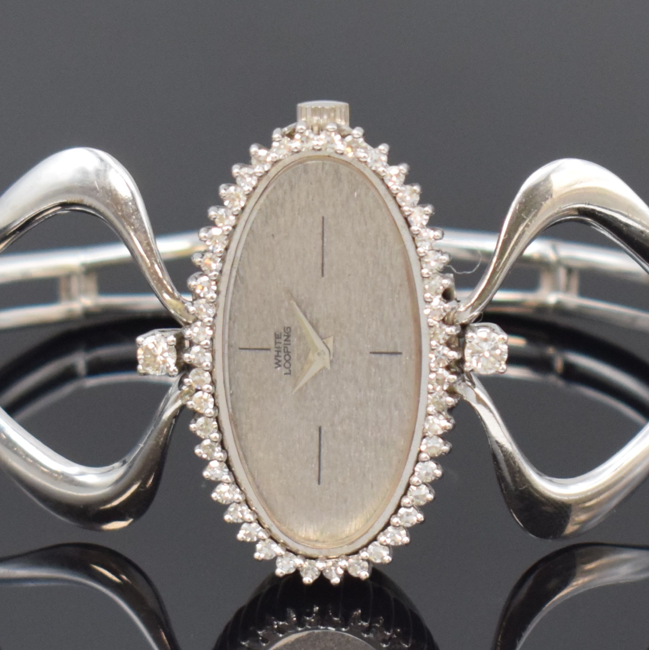 Detail a: WHITE LOOPING ausgefallene Designerarmbanduhr in WG 750/000 mit Diamanten, Schweiz um 1976, Handaufzug, Boden mit Widmungsgravur aufgedr., Lünette ...