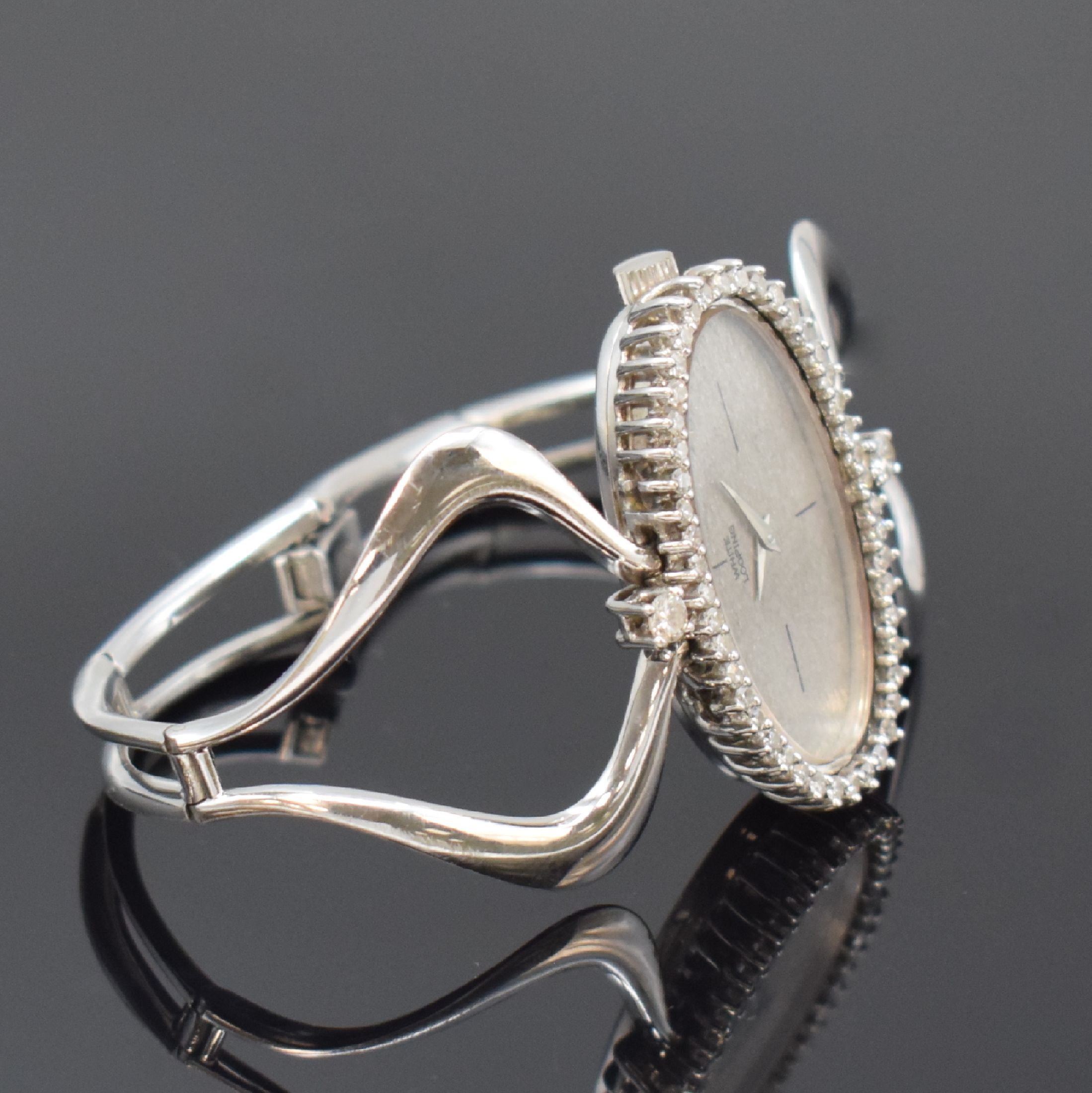 Detail c: WHITE LOOPING ausgefallene Designerarmbanduhr in WG 750/000 mit Diamanten, Schweiz um 1976, Handaufzug, Boden mit Widmungsgravur aufgedr., Lünette ...