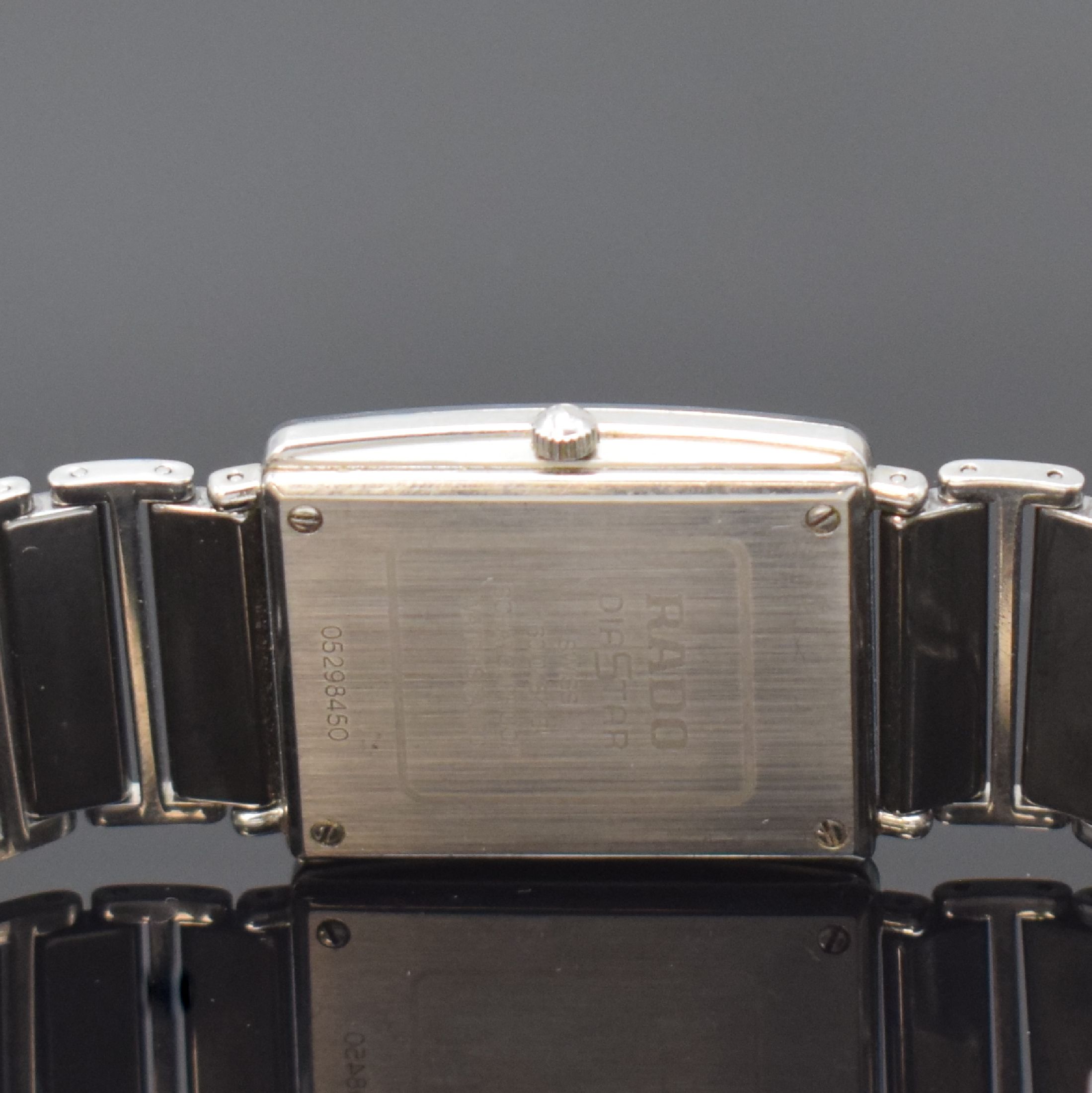 Detail d: RADO Armbanduhr Diastar Integral Referenz 160.0484.3, Schweiz um 2010, quarz, Boden 4 -fach verschr., Edelstahl/Titan/Keramik komb., Gliederband m. ...