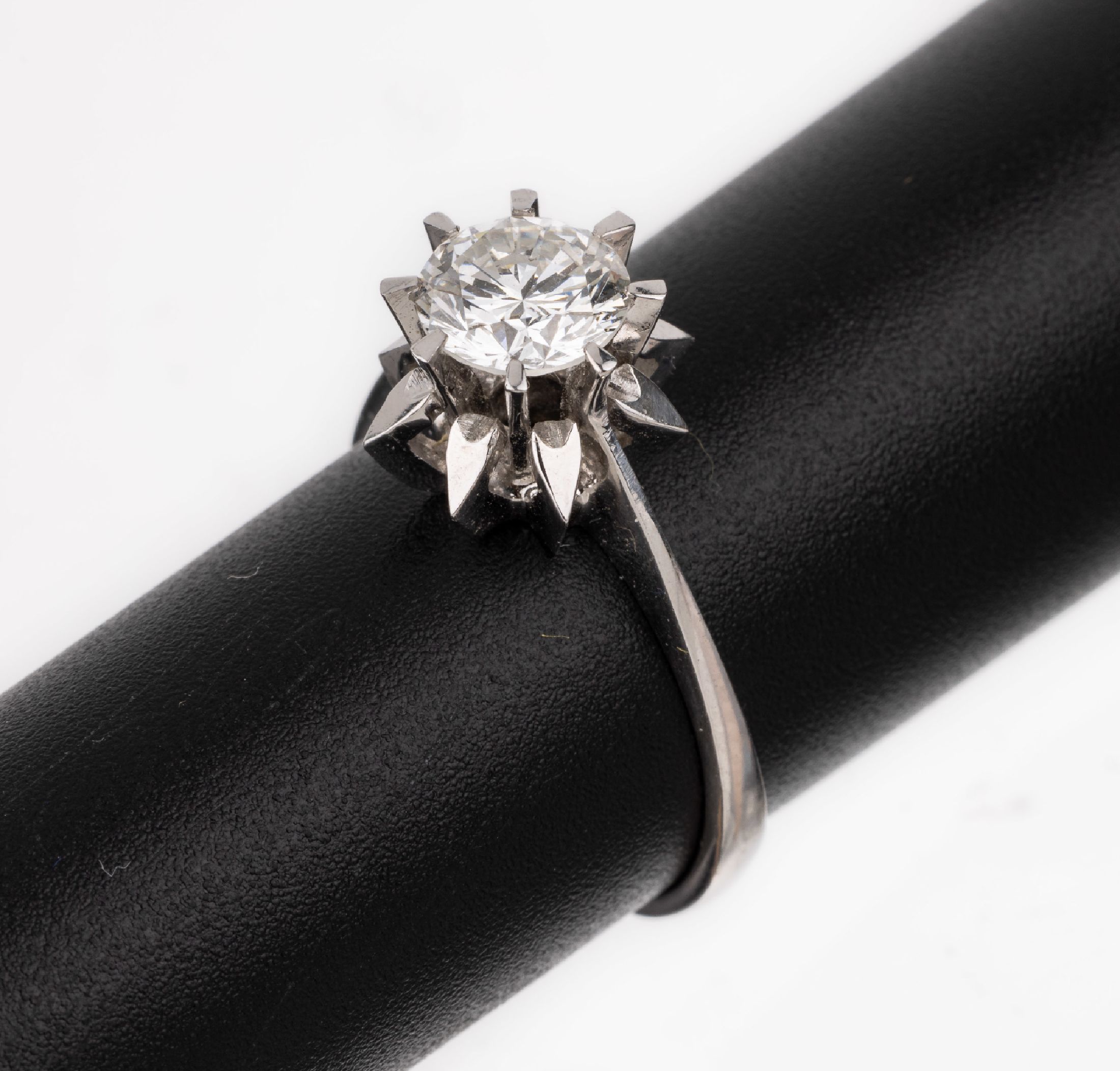 18 kt Gold Brillant-Ring, WG 750/000, Brillant ca. 1.07 ct Weiß/si, RW 54, ca. 3.7 g