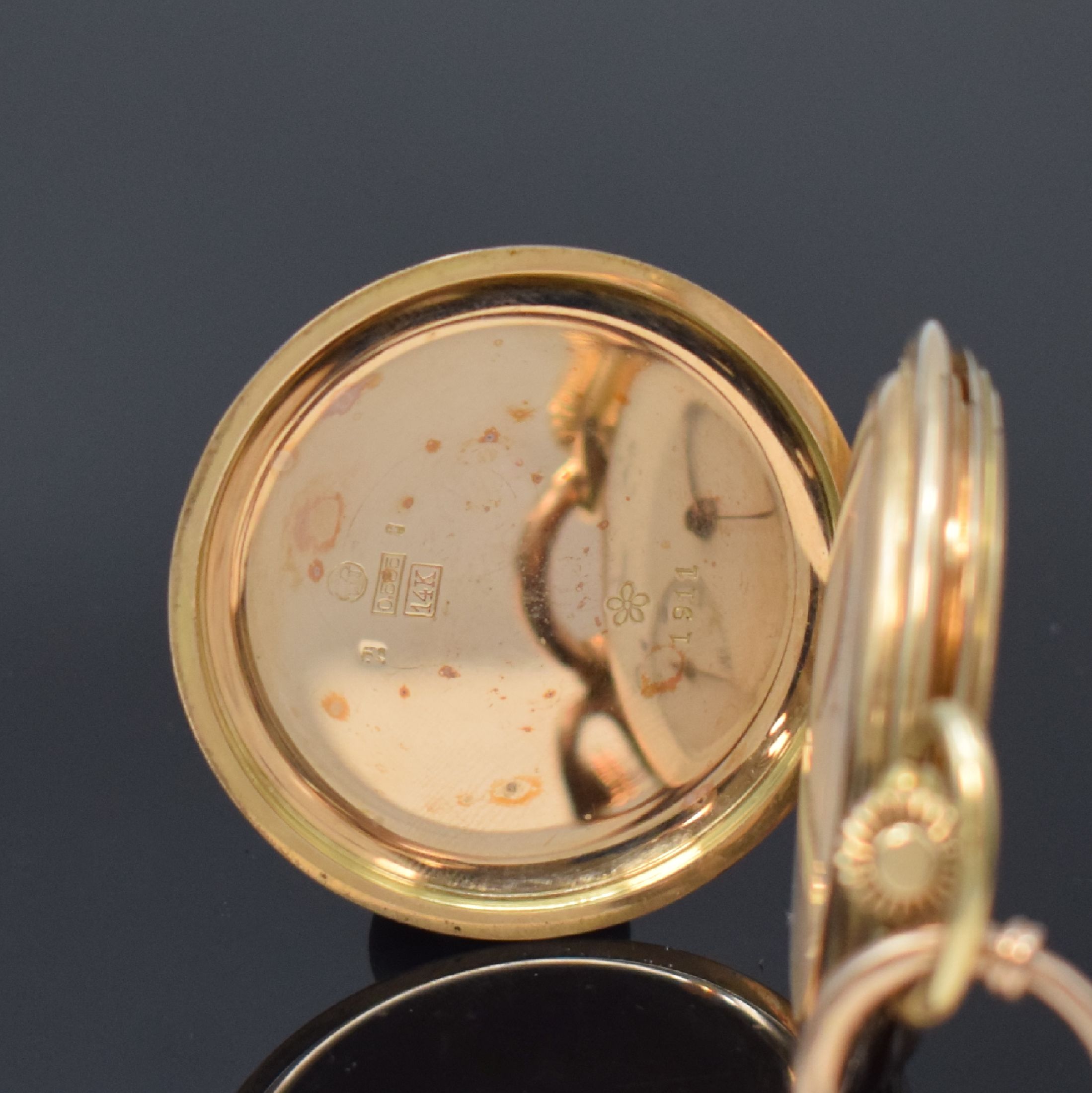 Detail a: GENEVE Herrensavonette in RoseG 585/000 mit Kette in RG 333/000, Schweiz um 1910, 3- Deckel-Goldgeh., Sprung- u. Rückdeckel m. Strahlendekor, ...
