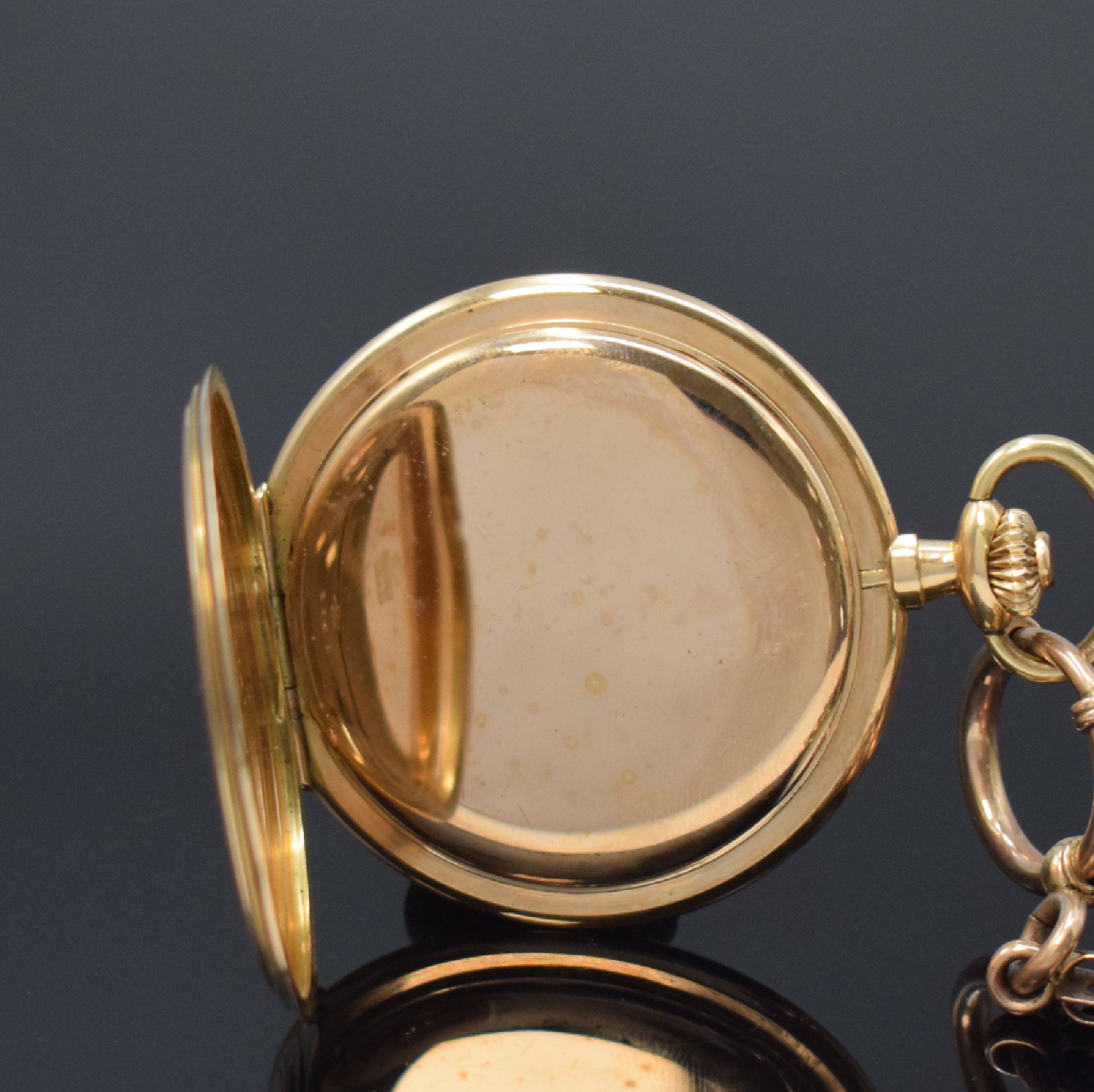 Detail e: GENEVE Herrensavonette in RoseG 585/000 mit Kette in RG 333/000, Schweiz um 1910, 3- Deckel-Goldgeh., Sprung- u. Rückdeckel m. Strahlendekor, ...