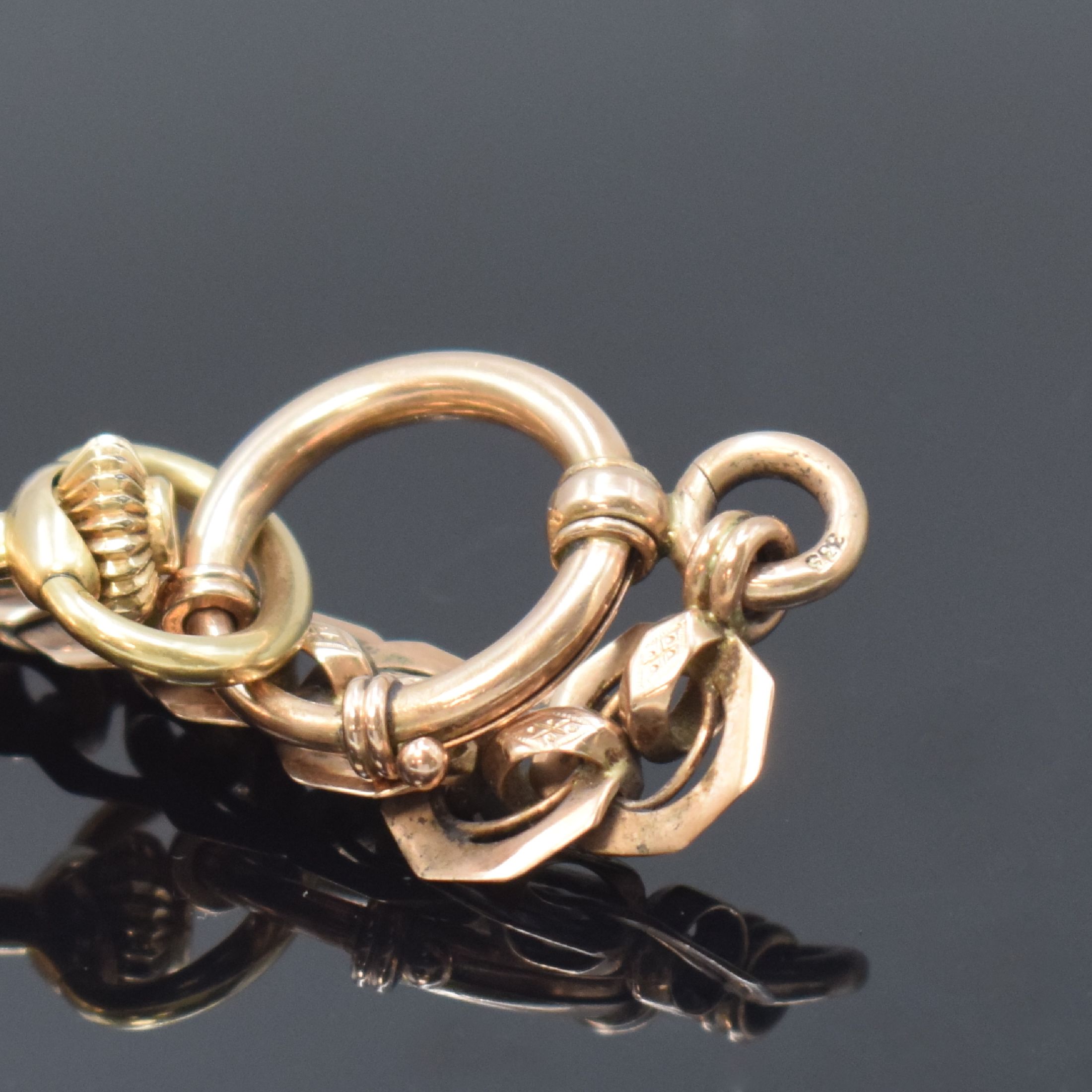 Detail h: GENEVE Herrensavonette in RoseG 585/000 mit Kette in RG 333/000, Schweiz um 1910, 3- Deckel-Goldgeh., Sprung- u. Rückdeckel m. Strahlendekor, ...