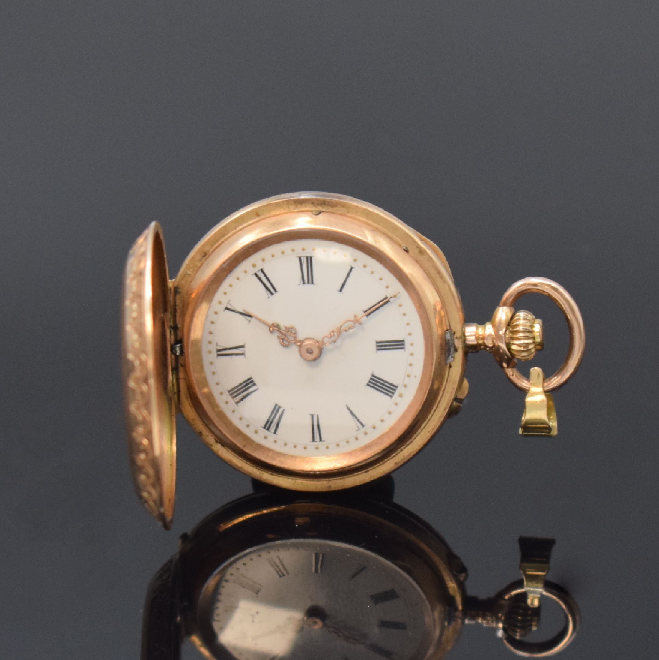 Damensavonette in RG 585/000, Schweiz um 1900, grav. Geh. dell., guill. Sprung- u. Rückdeckel floral grav., Metallcuvette, Emailzifferbl. m. röm. ...