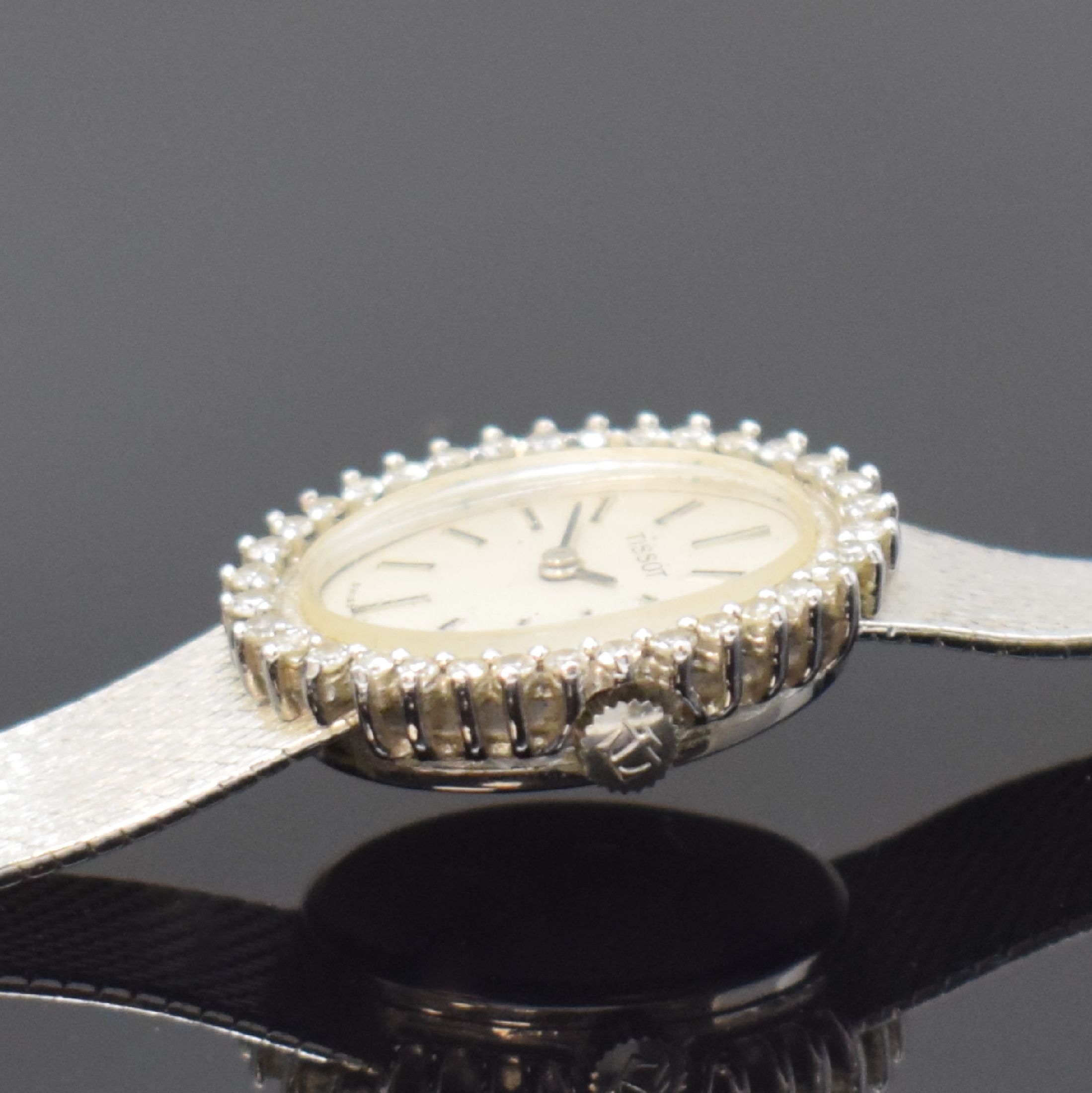Detail c: TISSOT Damenarmbanduhr in WG 585/000 mit Diamanten, Schweiz um 1970, Handaufzug, Boden aufgedr., Lünette aufw. m. Diamanten bes., vers. Zifferbl. m. ...