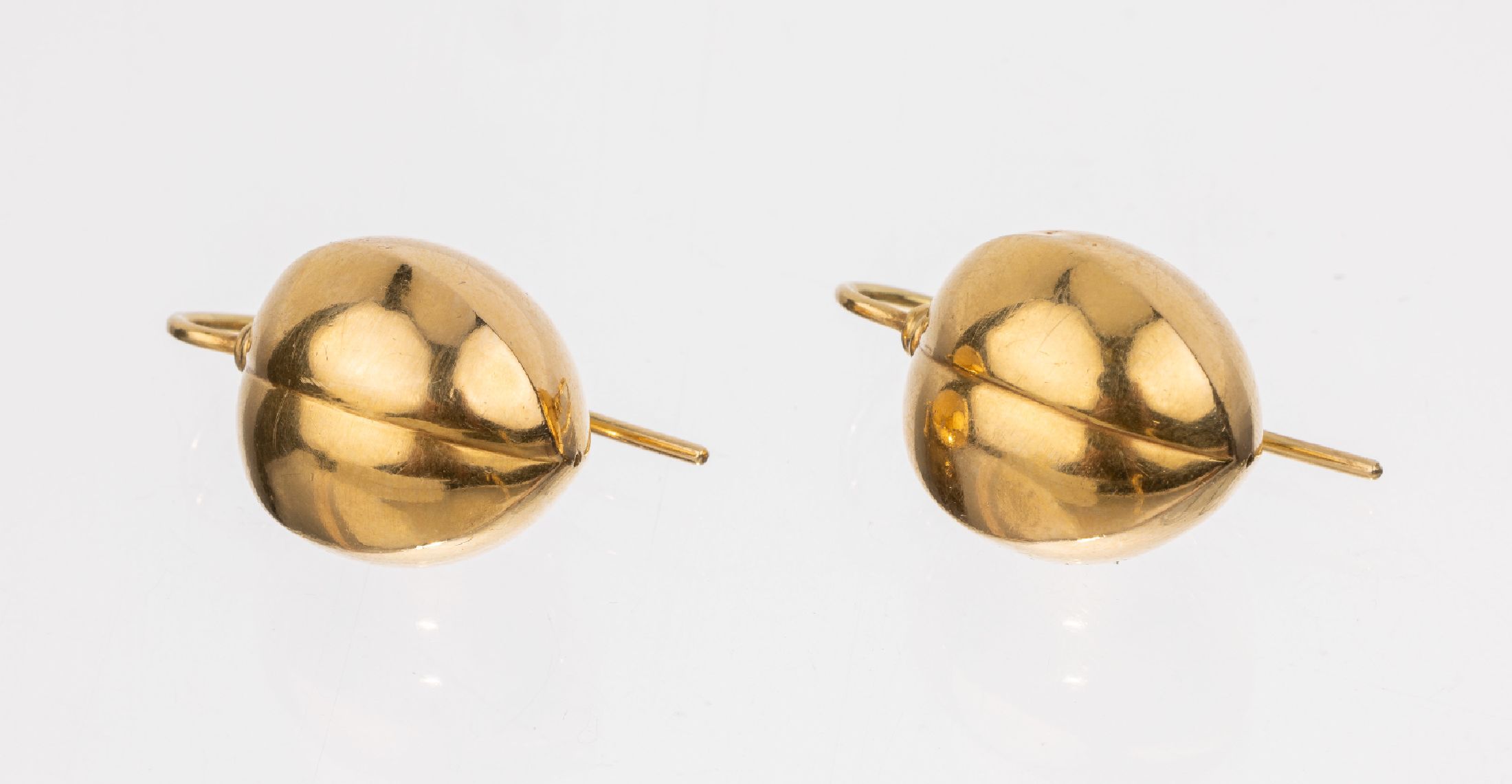 Paar 18 kt Gold Ohrhänger, GG 750/000 gepr., lt. Einlieferer Einzelanfertigung durchSuse Less-Möllemann/Berlin, hohl gearbeitet, min. verbeult, ...