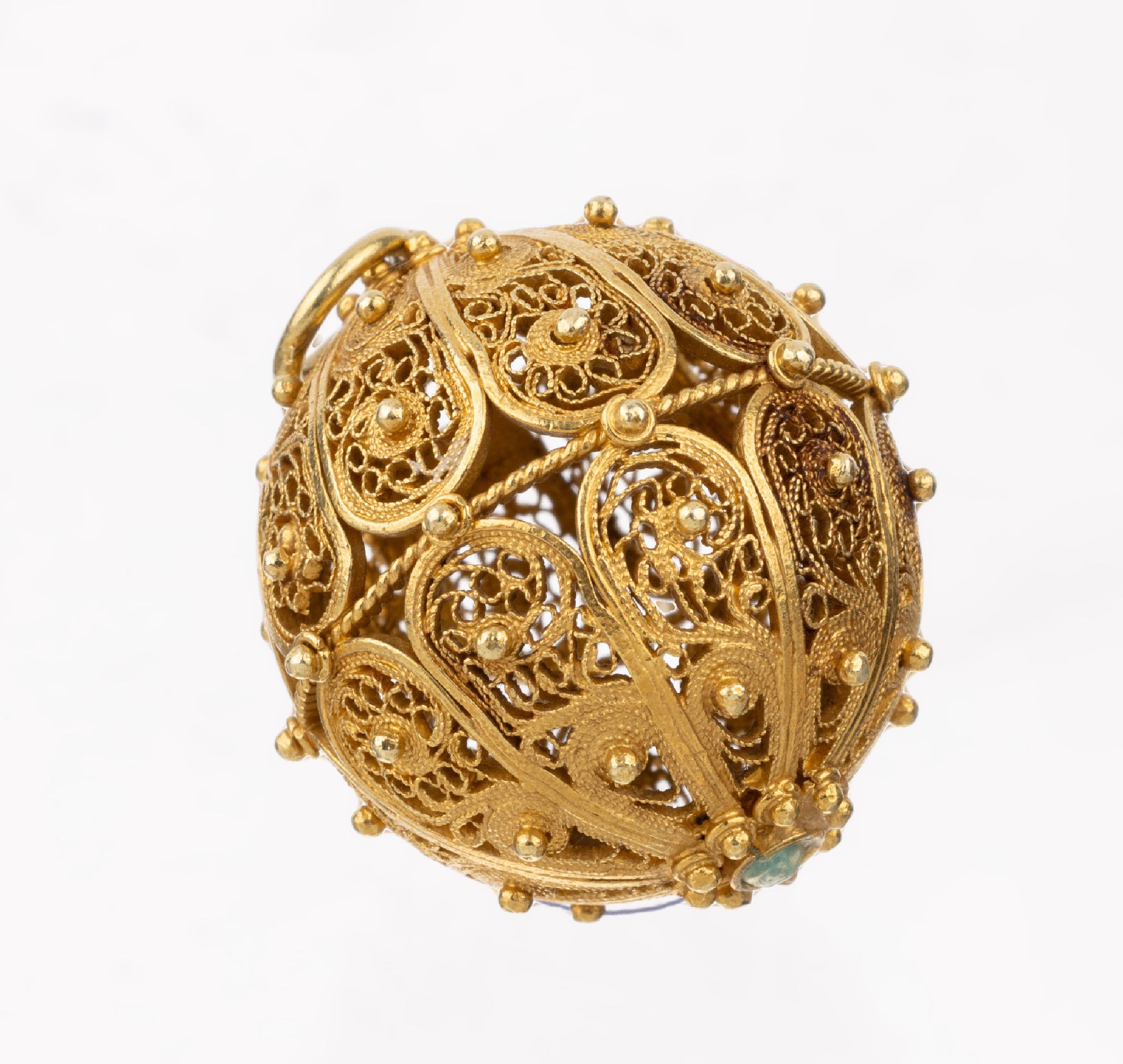 14 kt Gold Anhänger "Kugel", GG 585/000 gepr., Filigranarbeit mit Granulaten, eingeklebte Türkiskugel, ca. 10.5 g, D. ca. 22mm