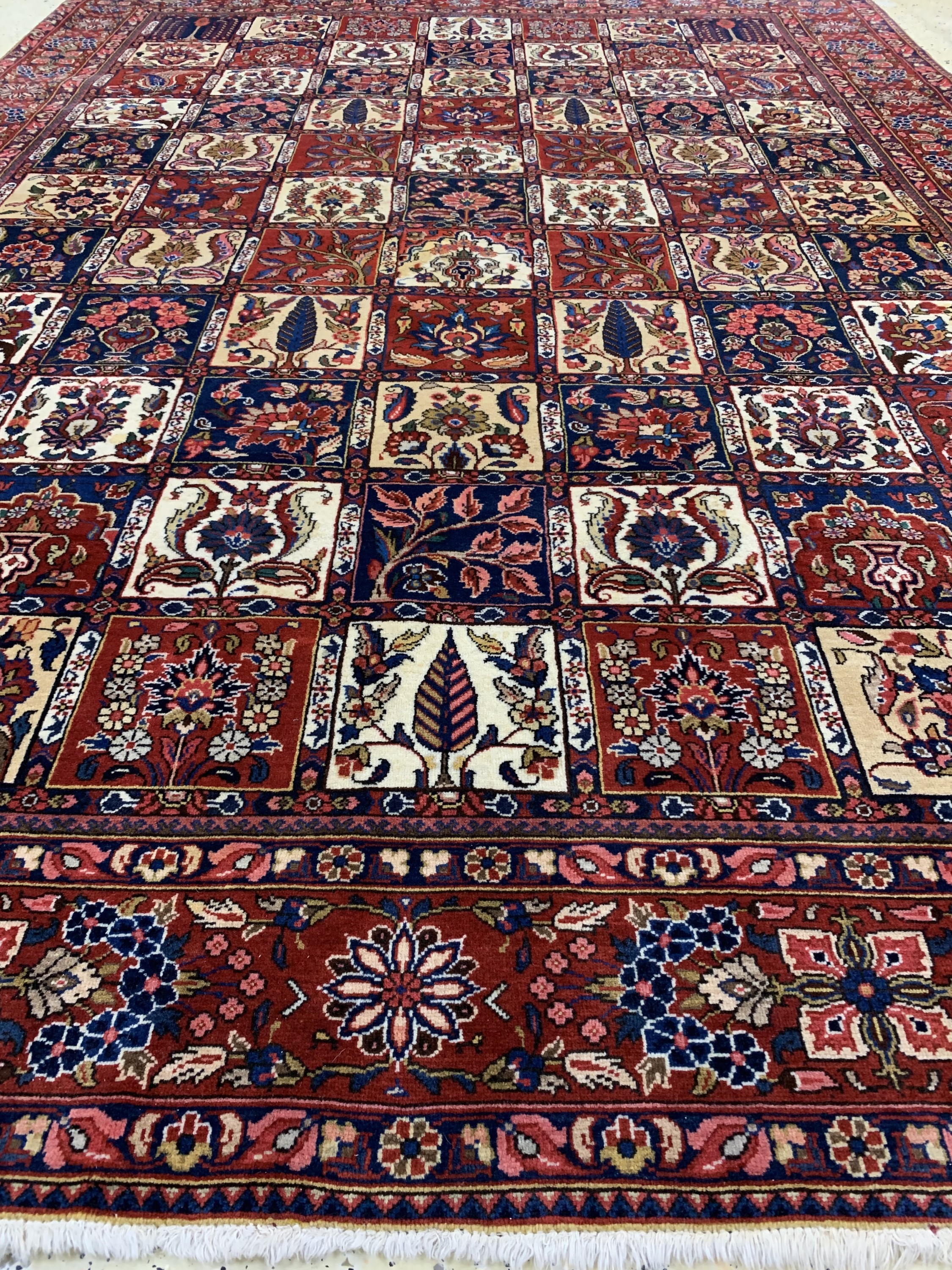 Detail d: Bachtiar Kork fein, Persien, ca. 50 Jahre, Korkwolle auf Baumwolle, ca. 297 x 212 cm, EHZ: 2(Fleckig)