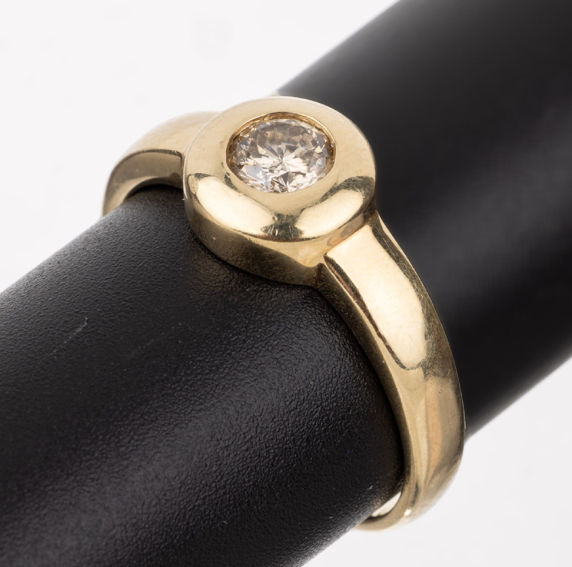 14 kt Gold Brillant-Ring, GG 585/000, Brillant ca. 0.60 ct (grav.) Braun/p, RW 66, ca. 5.0 g
