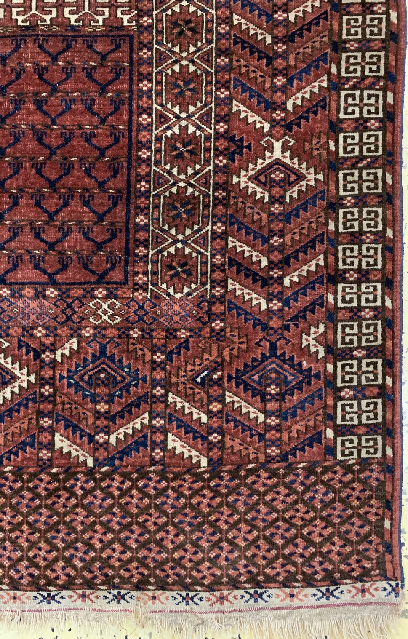 Detail a: Tekke Engsi antik, Turkmenistan, 19.Jhd, Wolle auf Wolle, ca. 140 x 123 cm, EHZ: 3