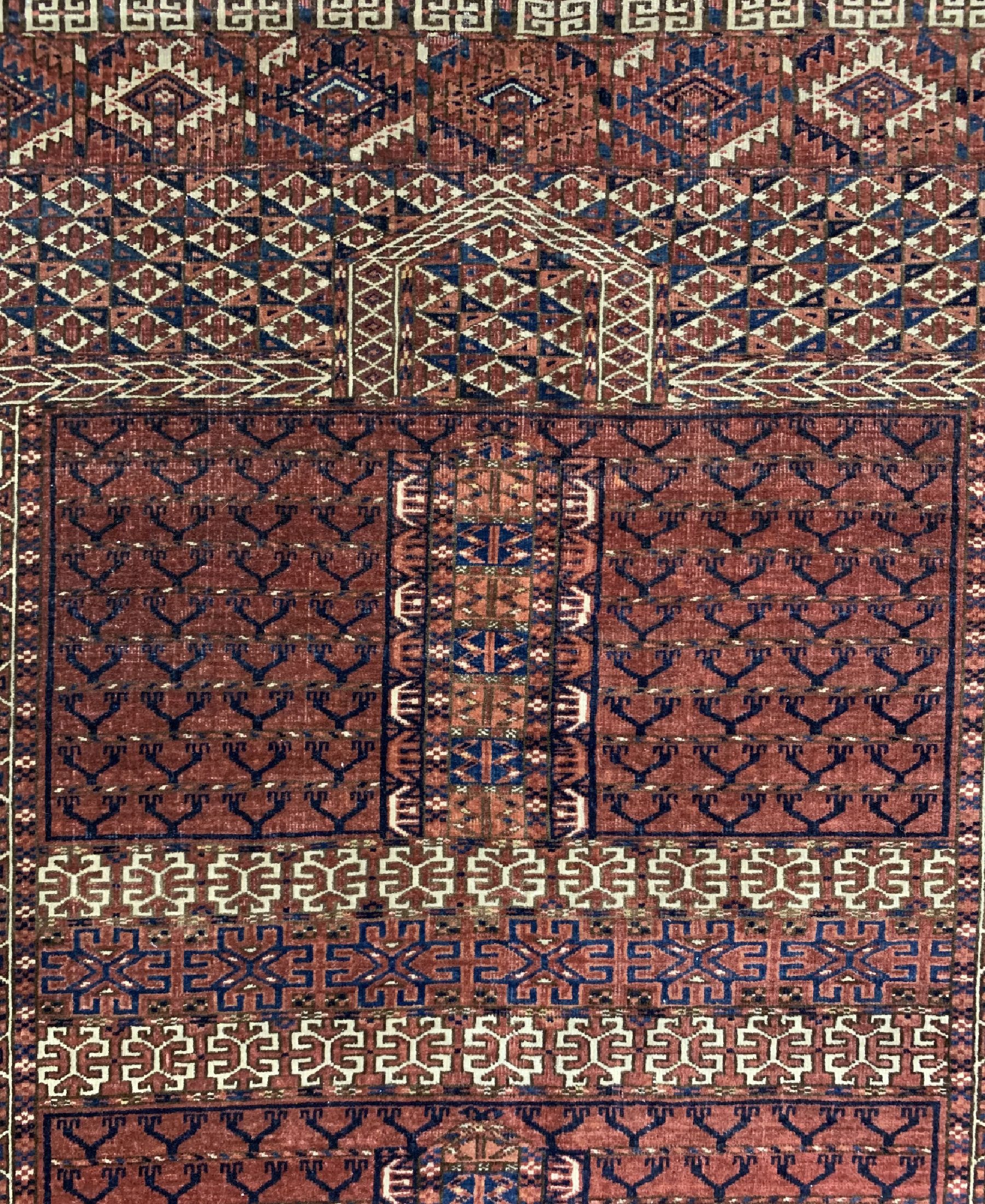 Detail c: Tekke Engsi antik, Turkmenistan, 19.Jhd, Wolle auf Wolle, ca. 140 x 123 cm, EHZ: 3