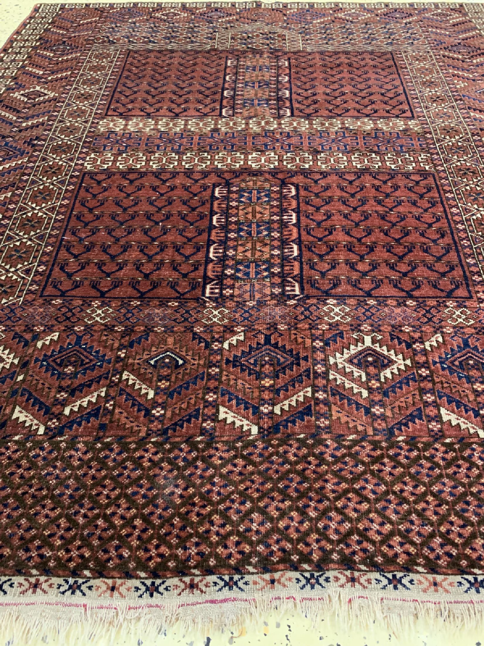 Detail d: Tekke Engsi antik, Turkmenistan, 19.Jhd, Wolle auf Wolle, ca. 140 x 123 cm, EHZ: 3