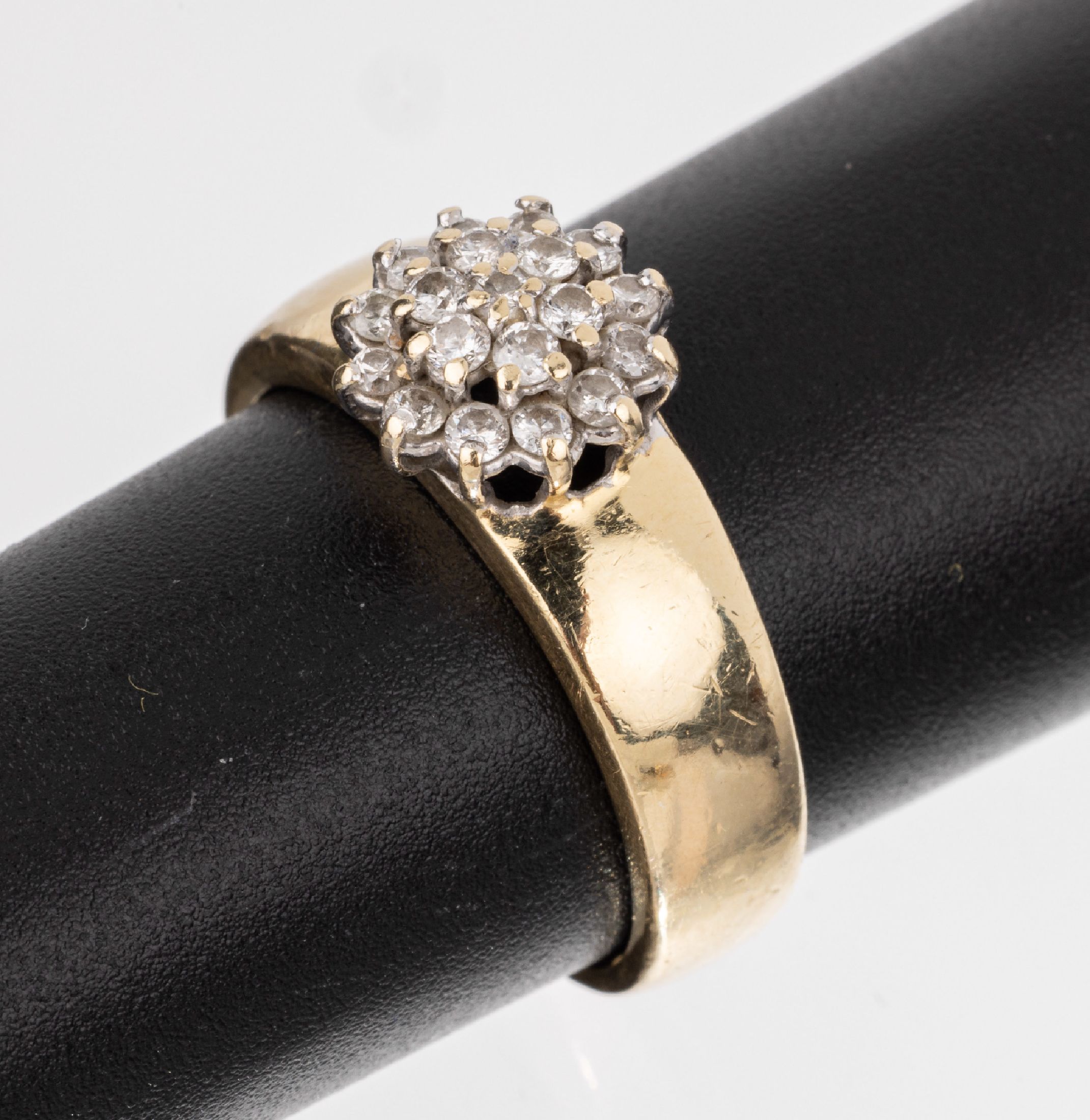 14 kt Gold Brillant-Ring, GG/WG 585/000, 19in WG gefasste Brillanten zus. ca. 0.35 ct Weiß/si-p, RW 58, ca. 5.6 g