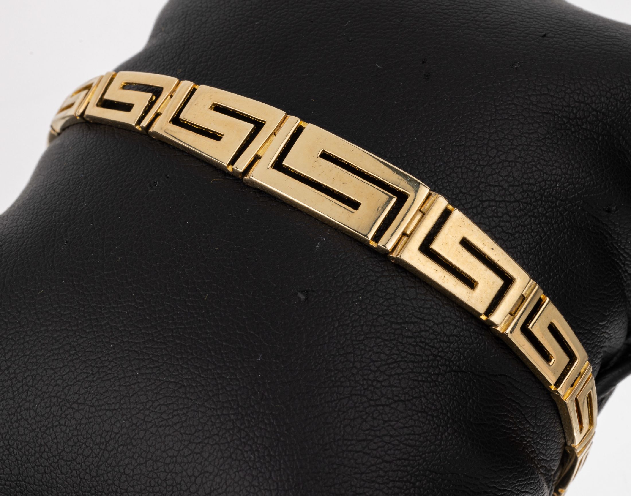 14 kt Gold Armband, GG 585/000, Mäanderband im Verlauf, L. ca. 18 cm, Kastenschloss mit Sicherheitsacht, ca. 10.2 g