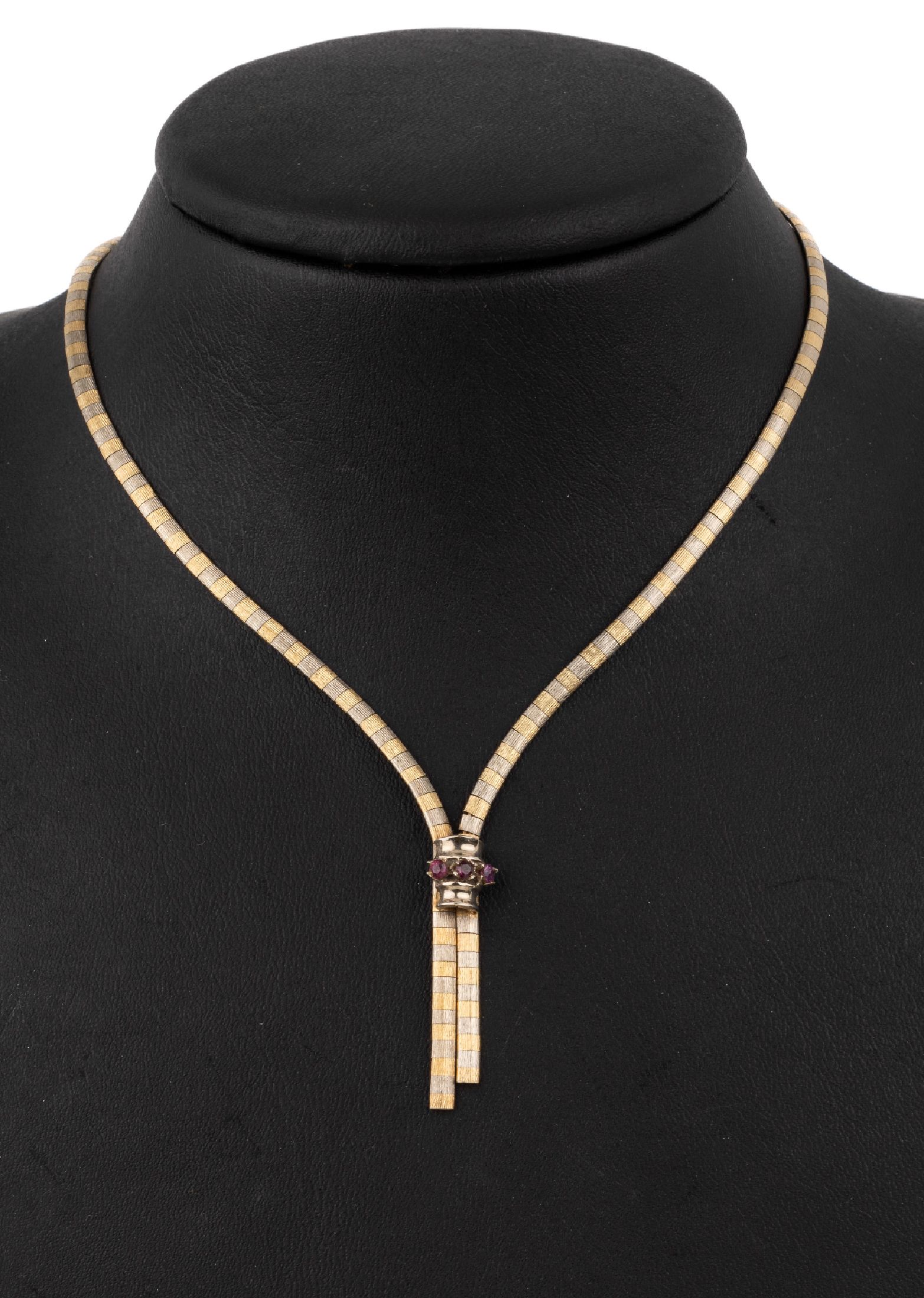 14 kt Gold Collier, GG/WG 585/000, Mittelteil mit 3 kl. rundfacett. Rubinen, Fassungen sollten geprüft werden, L. ca. 42 cm, ca. 15.8 g, ...