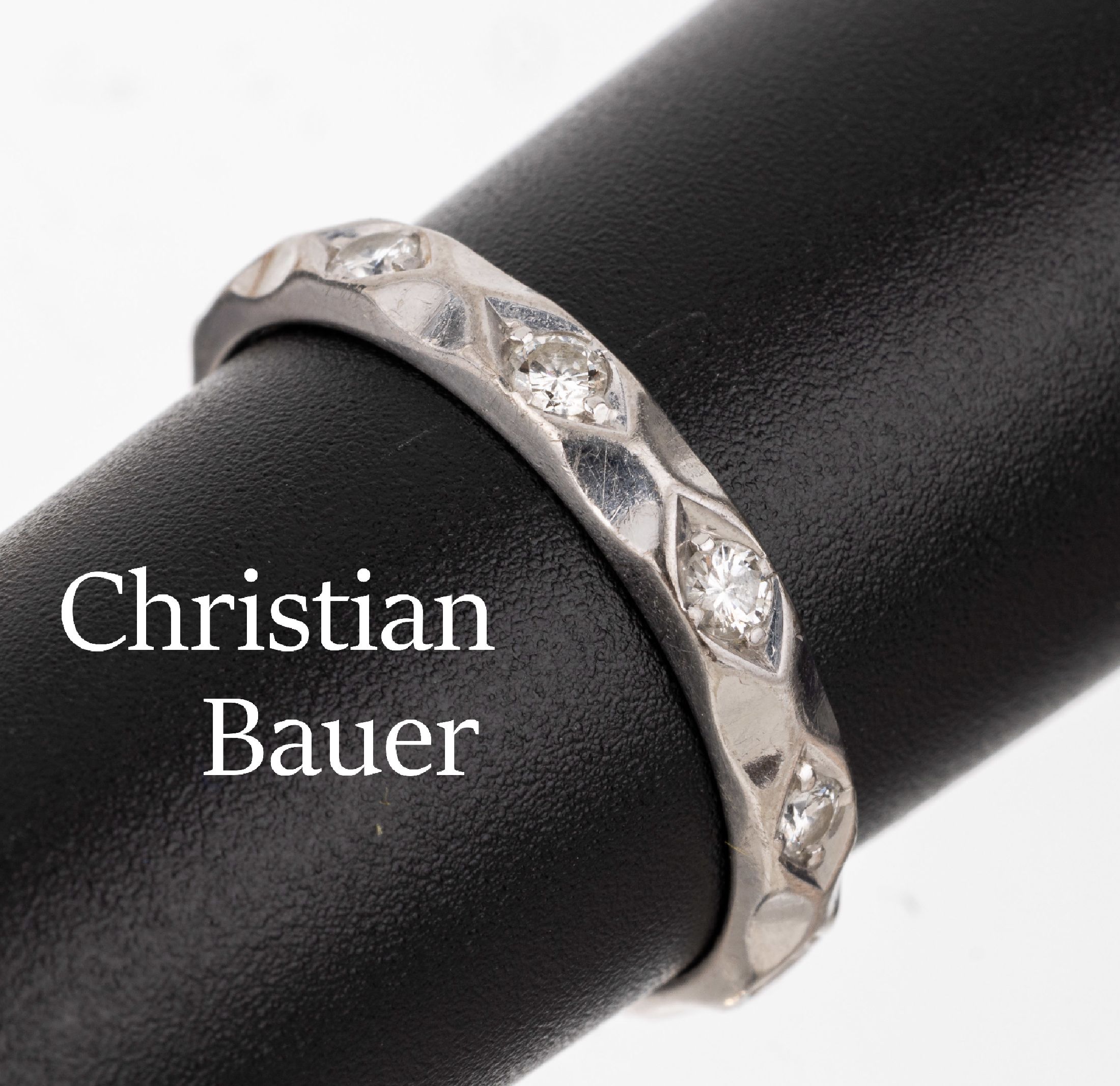 18 kt Gold Brillant-Ring, WG 750/000, Hersteller CHRISTIAN BAUER, 10 Brillanten zus.ca. 0.30 ct Weiß/si, RW 59, ca. 3.6 g