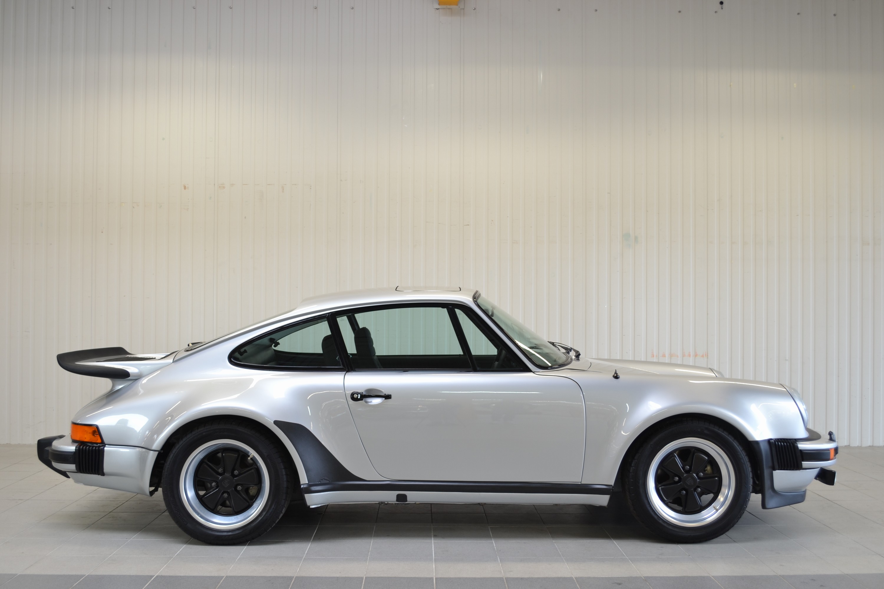 Detail d: Porsche 930 Turbo, Fahrgestellnummer: 9307700060, Motornummer: 6770053, EZ 09/1976, Laufleistung ca. 157.767 km, H-Zulassung, 260 PS, 6-Zylinder, ...