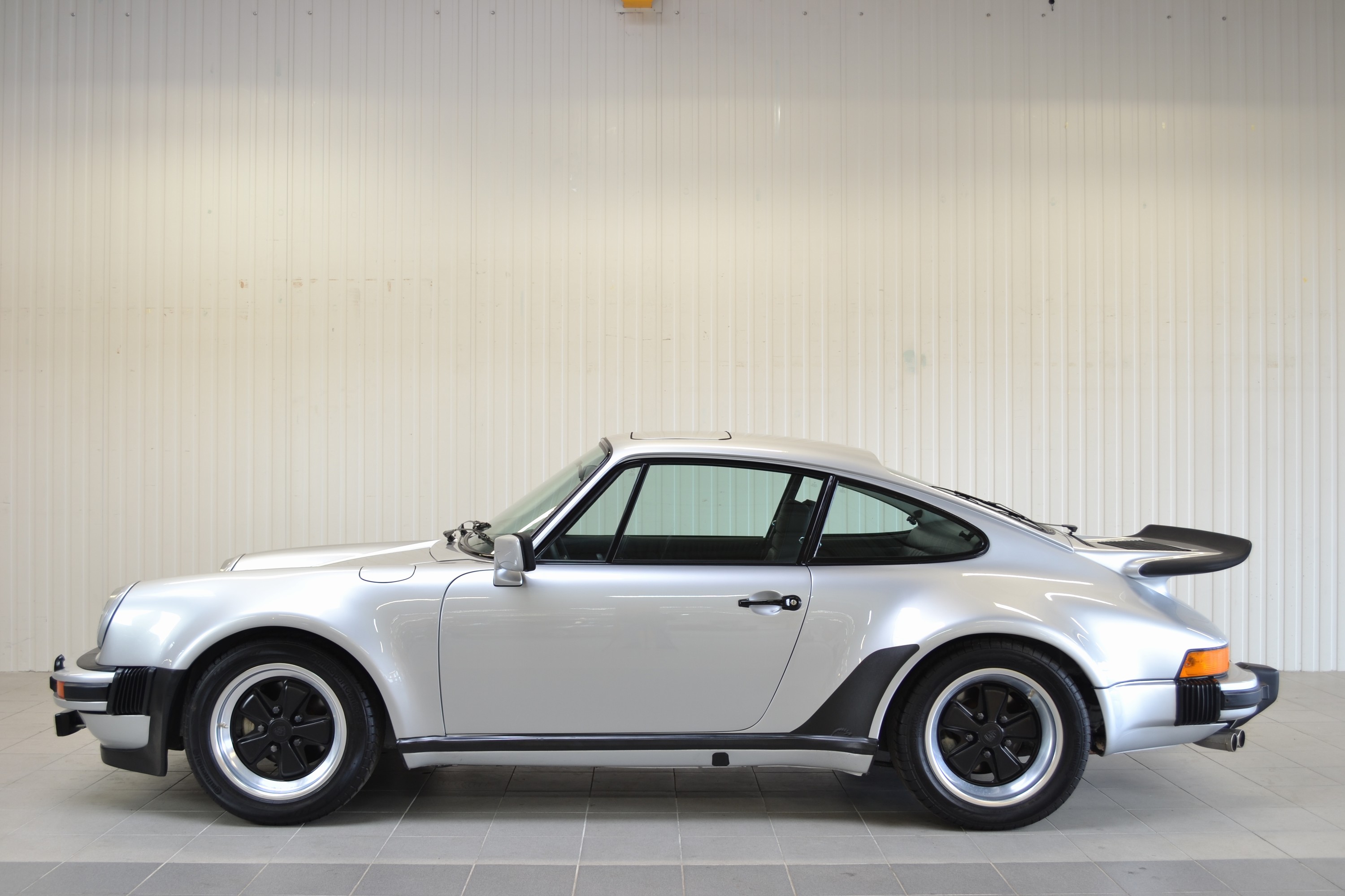 Detail e: Porsche 930 Turbo, Fahrgestellnummer: 9307700060, Motornummer: 6770053, EZ 09/1976, Laufleistung ca. 157.767 km, H-Zulassung, 260 PS, 6-Zylinder, ...
