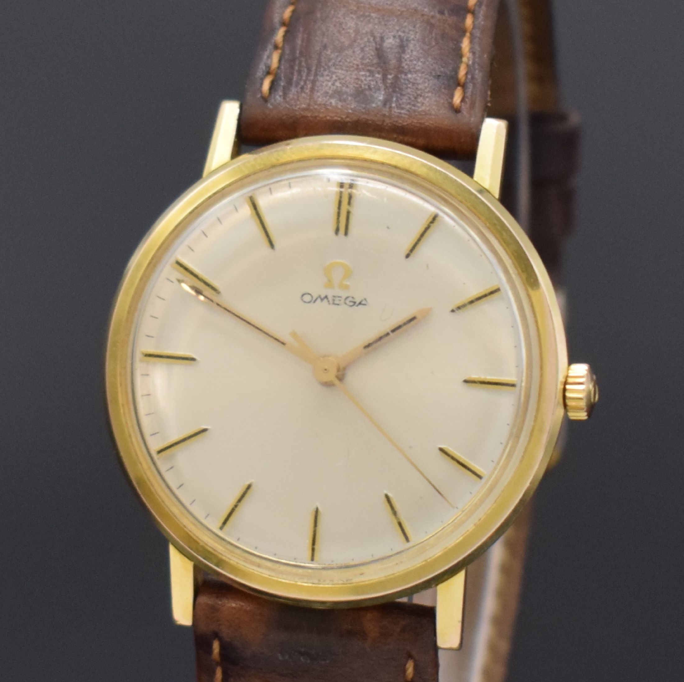 Detail a: OMEGA Herrenarmbanduhr Referenz 131.019, Handaufzug, Schweiz um 1965, verg. Geh., Edelstahlboden aufgedr., silb. Zifferblatt m. aufges. Indizes, ...