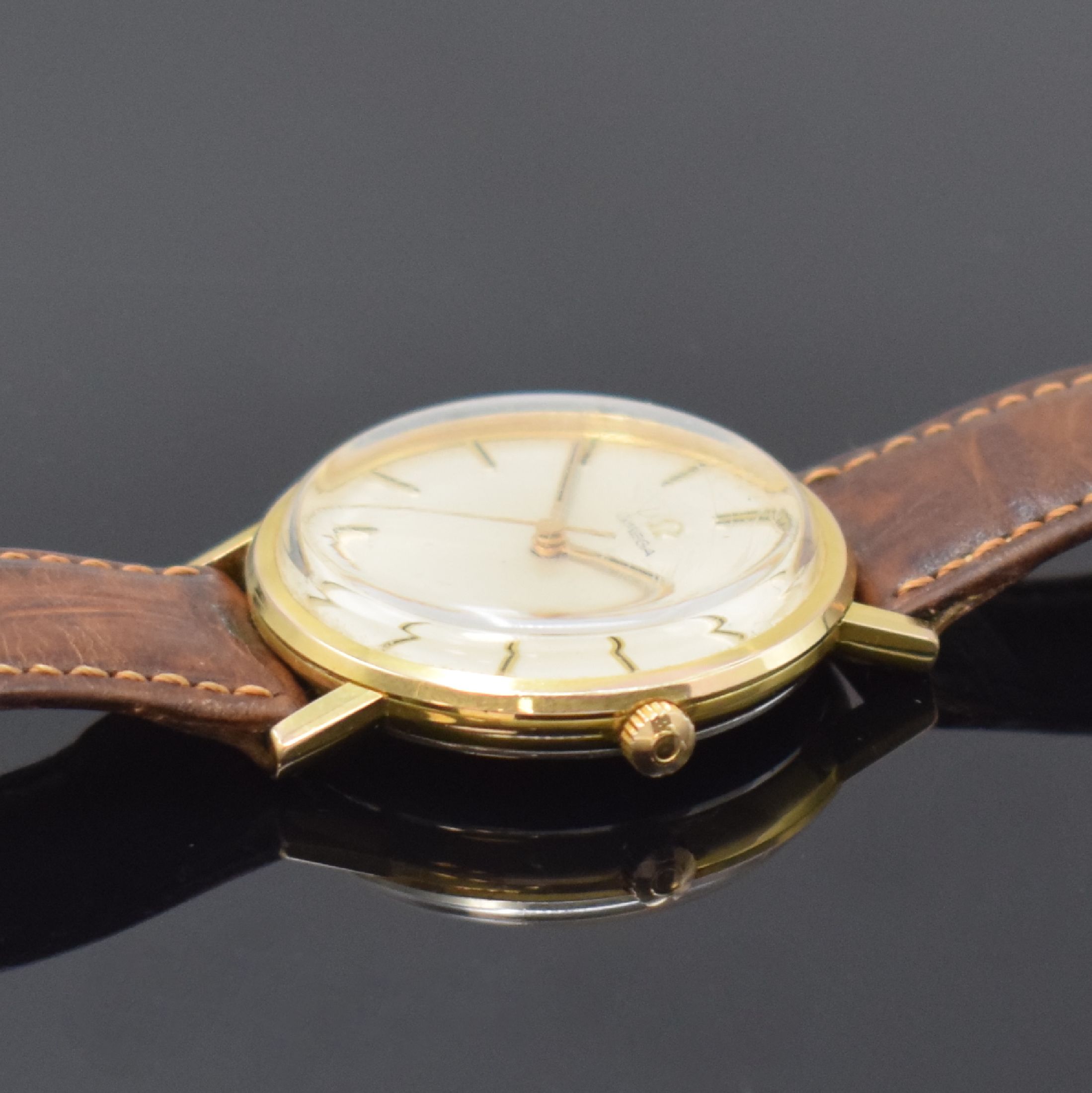 Detail b: OMEGA Herrenarmbanduhr Referenz 131.019, Handaufzug, Schweiz um 1965, verg. Geh., Edelstahlboden aufgedr., silb. Zifferblatt m. aufges. Indizes, ...