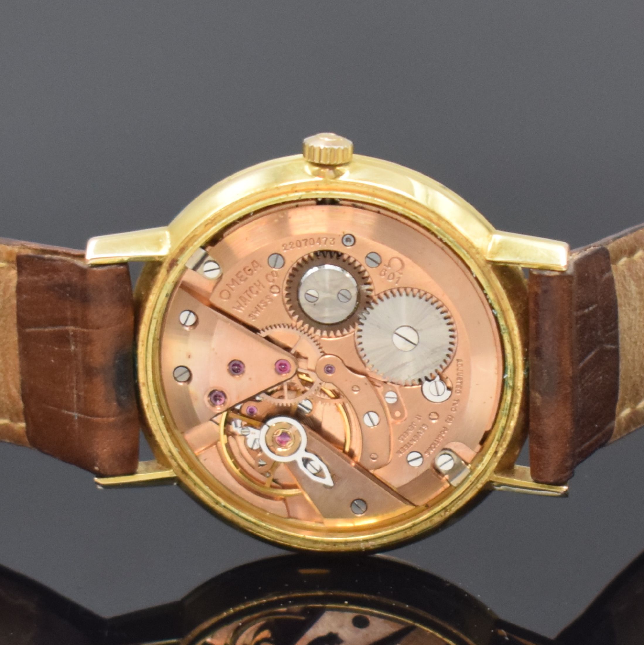 Detail d: OMEGA Herrenarmbanduhr Referenz 131.019, Handaufzug, Schweiz um 1965, verg. Geh., Edelstahlboden aufgedr., silb. Zifferblatt m. aufges. Indizes, ...